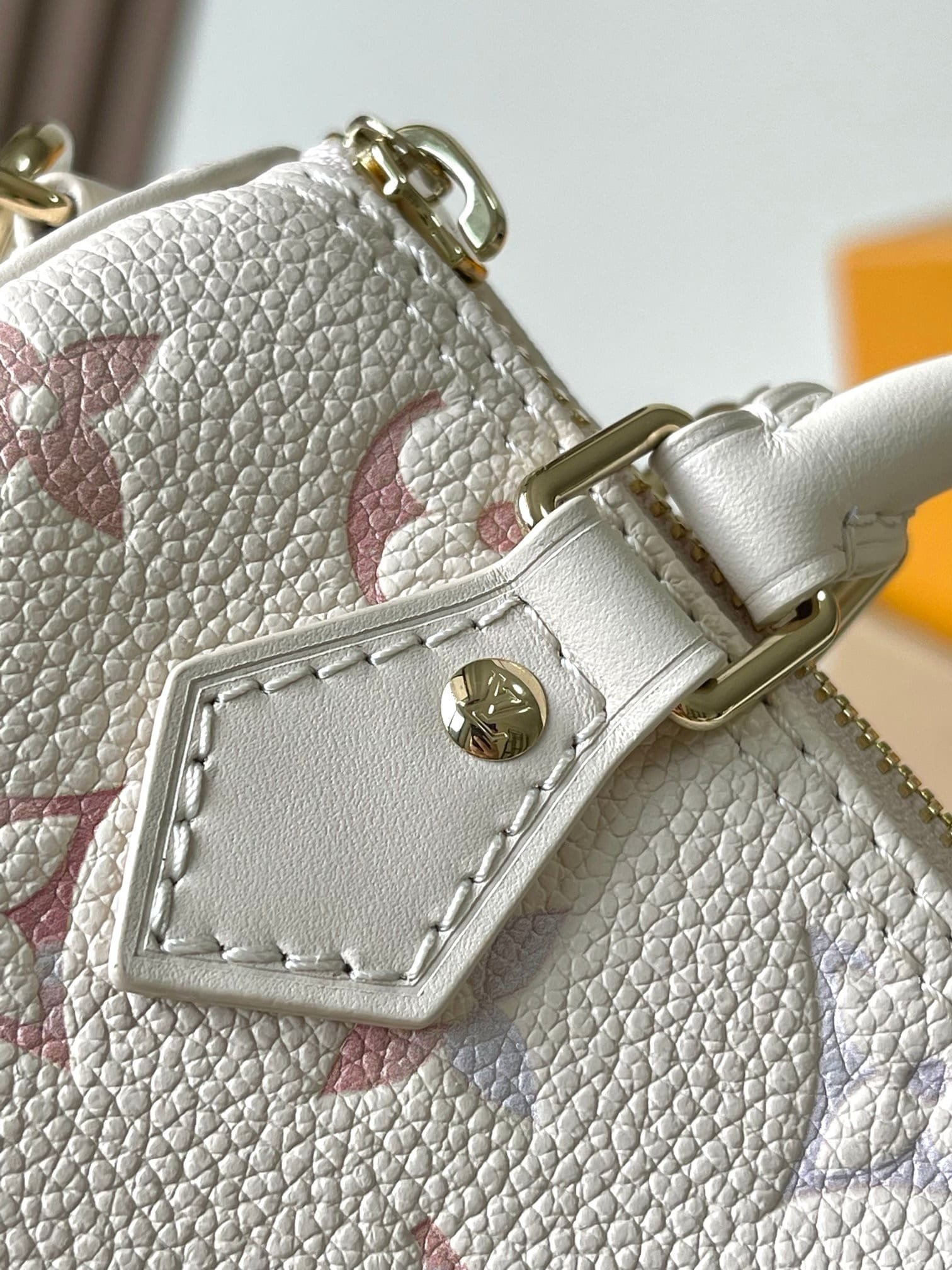 L0vis Vvtt0n M25591 Nano Speedy Bag