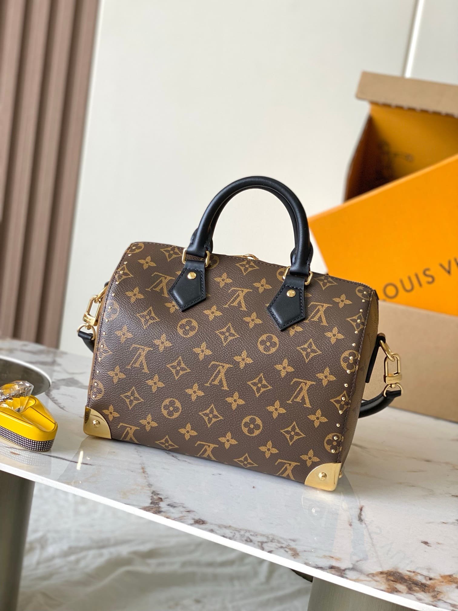 L0vis Vvtt0n M26181 Speedy Trunk 25