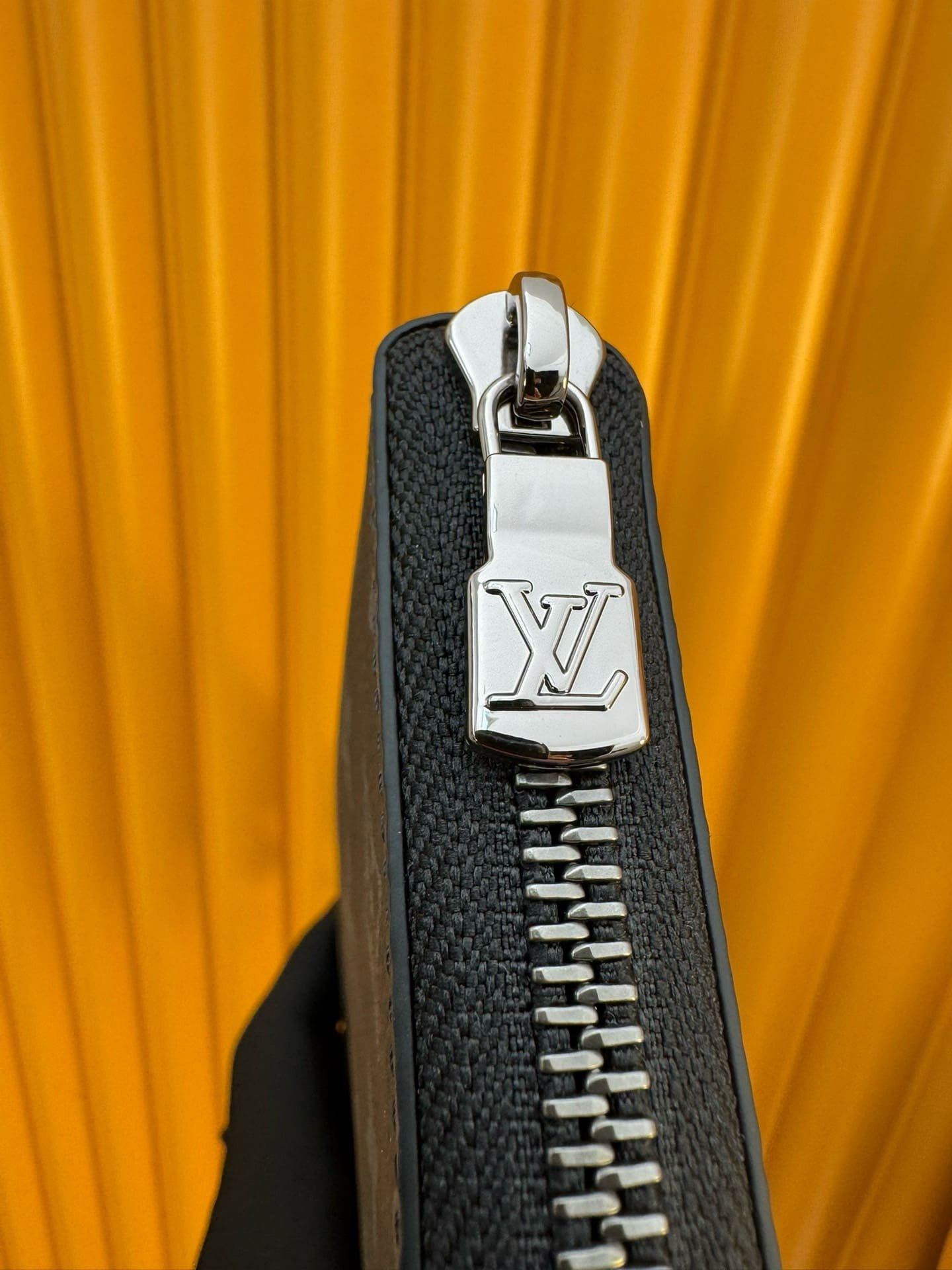 L0vis Vvtt0n M62295 Zippy Wallet Vertical