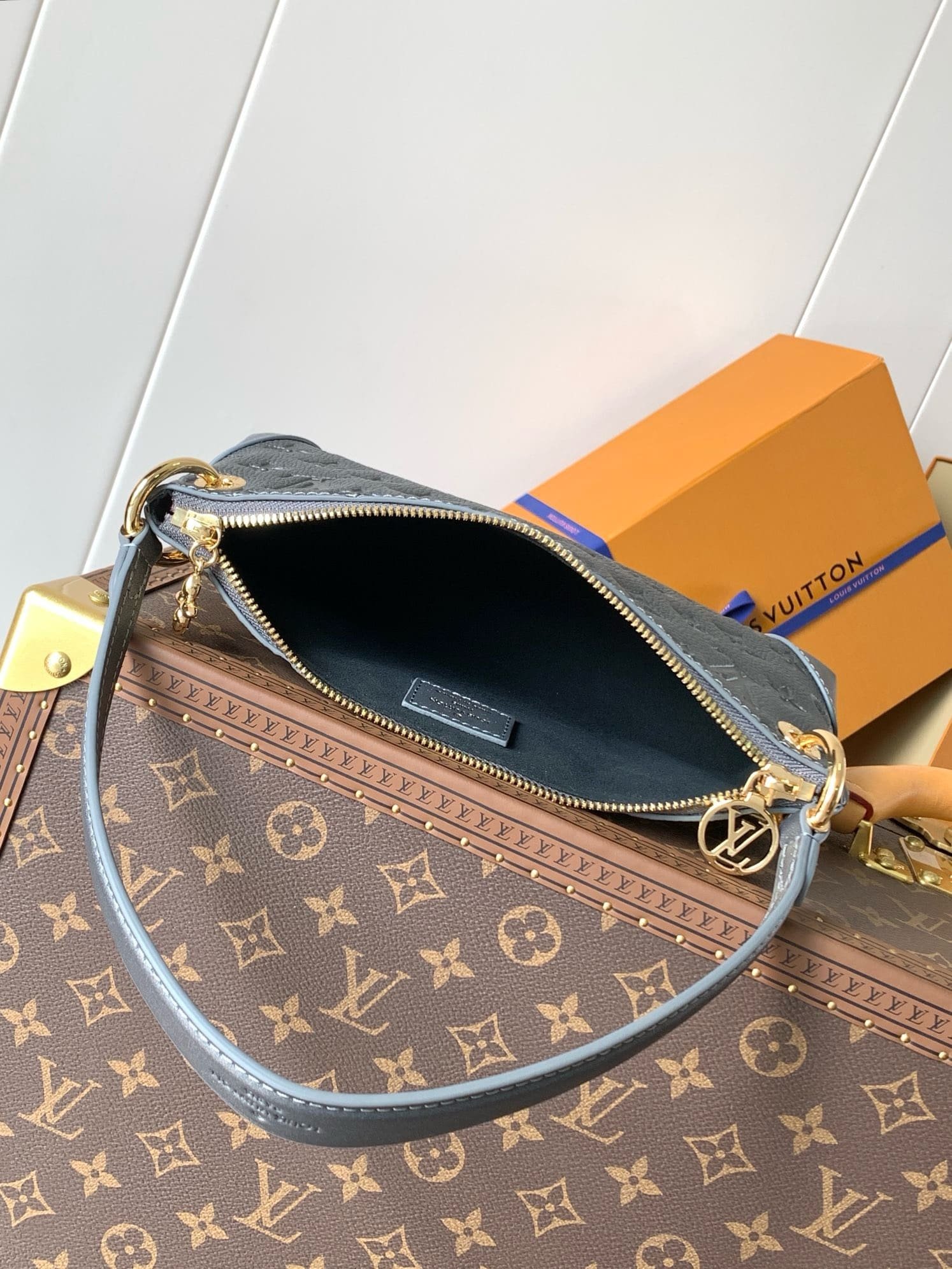 L0vis Vvtt0n M12174 Pochette Sèvres