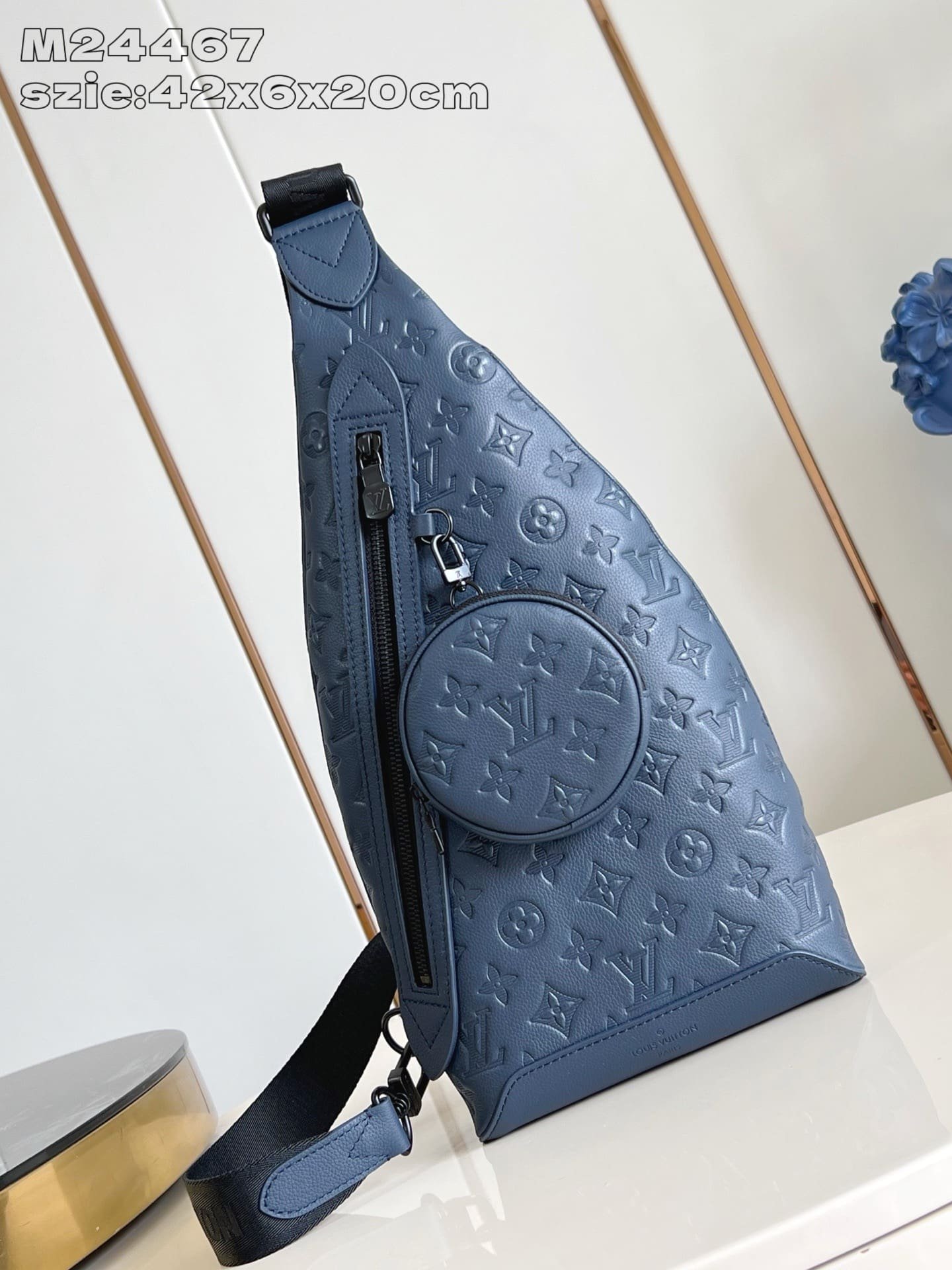 L0vis Vvtt0n M24467 Duo Slingbag