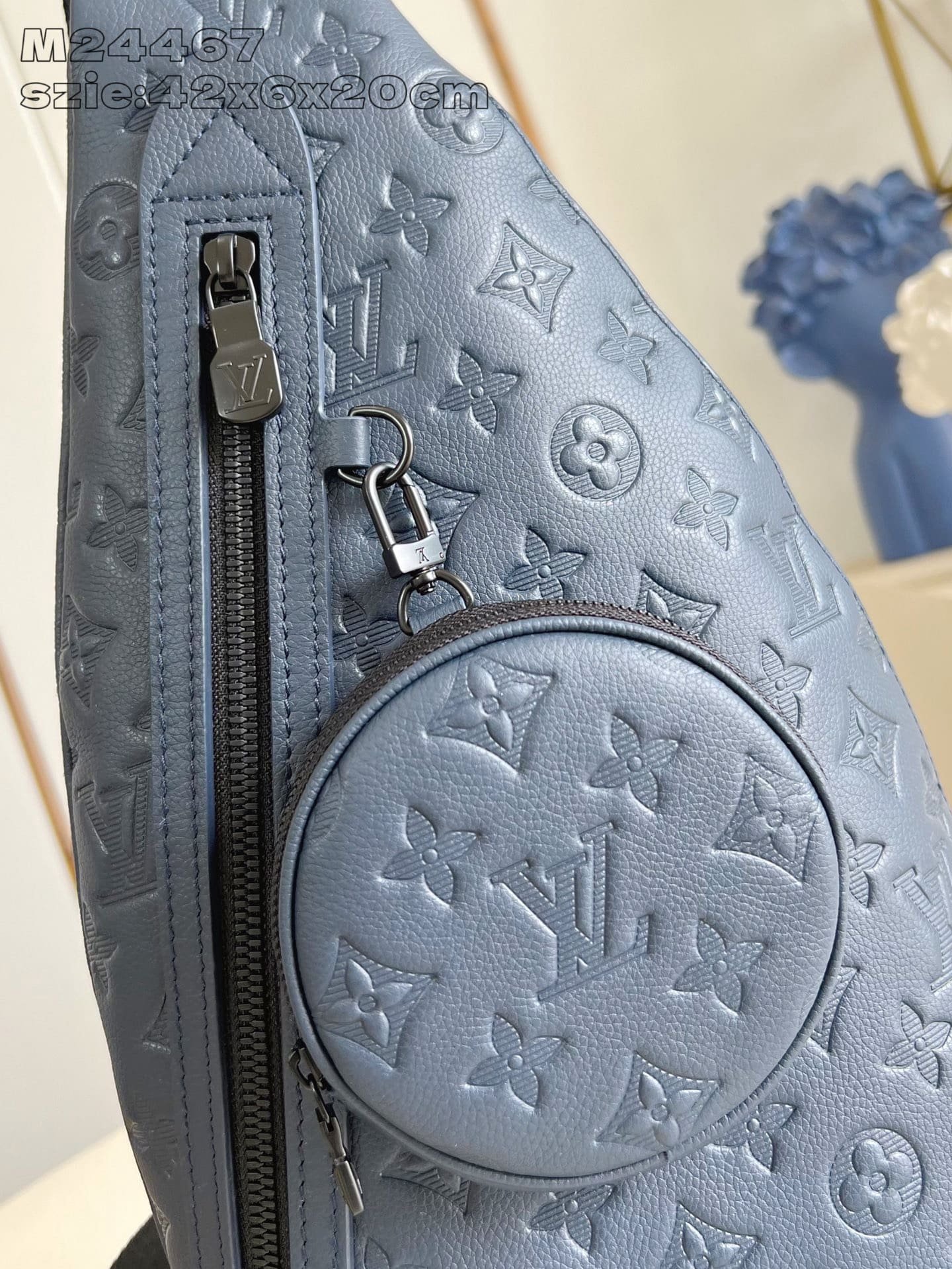 L0vis Vvtt0n M24467 Duo Slingbag