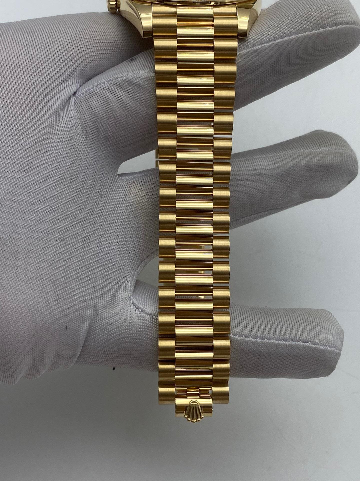 R01ex Day-Date 40 228348RBR Yellow Gold Green Ombre Roman Numeral Dial D1am0nd Bezel (2024)