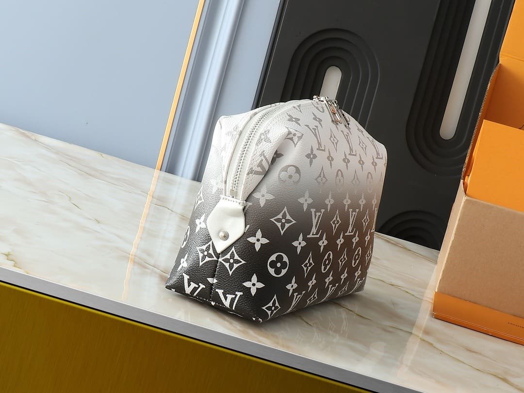 L0vis Vvtt0n M12052 Cosmetic Pouch