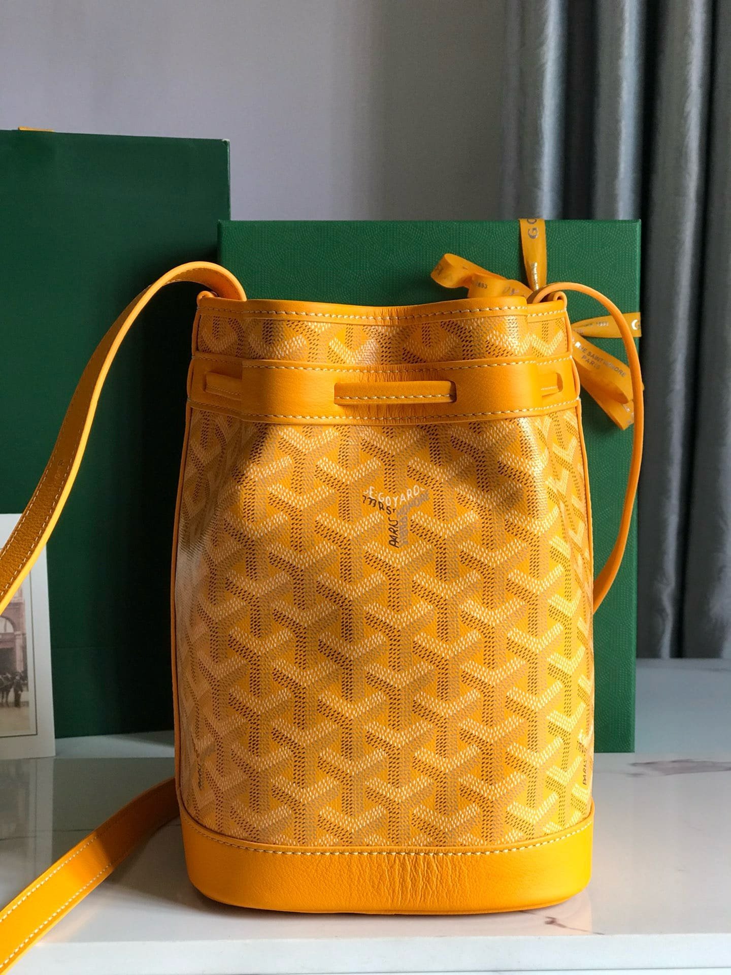 G09ard Petit Flot Bucket Bag