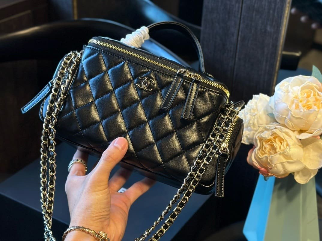 Ch**el Vanity Case