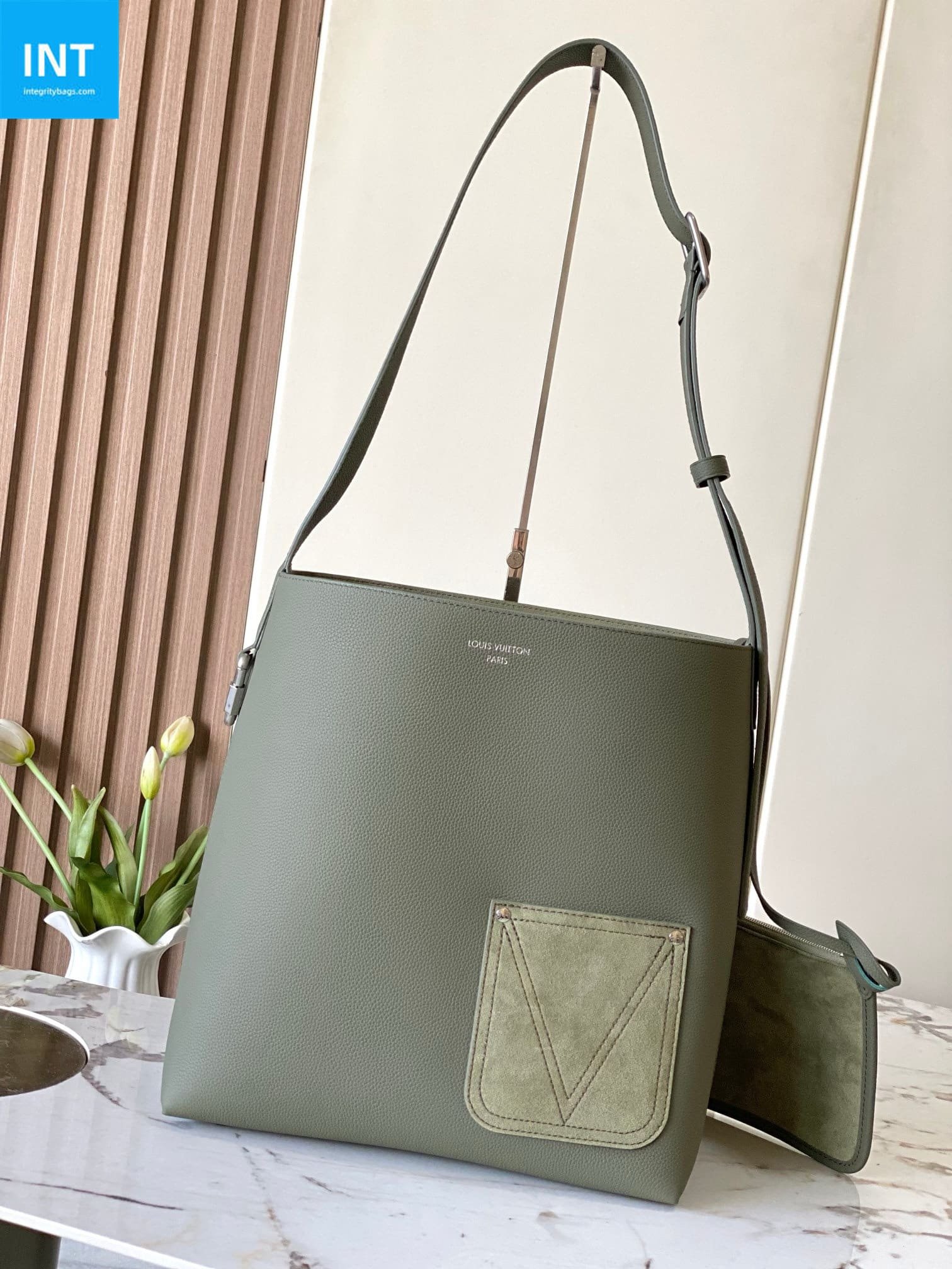 L0vis Vvtt0n M26747 Verso Hobo