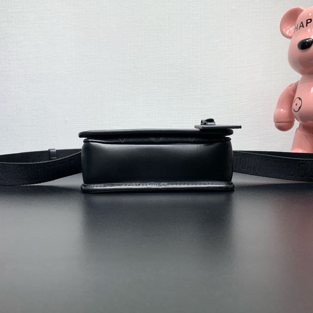 L0vis Vvtt0n M12599 Bosphore Wearable Wallet