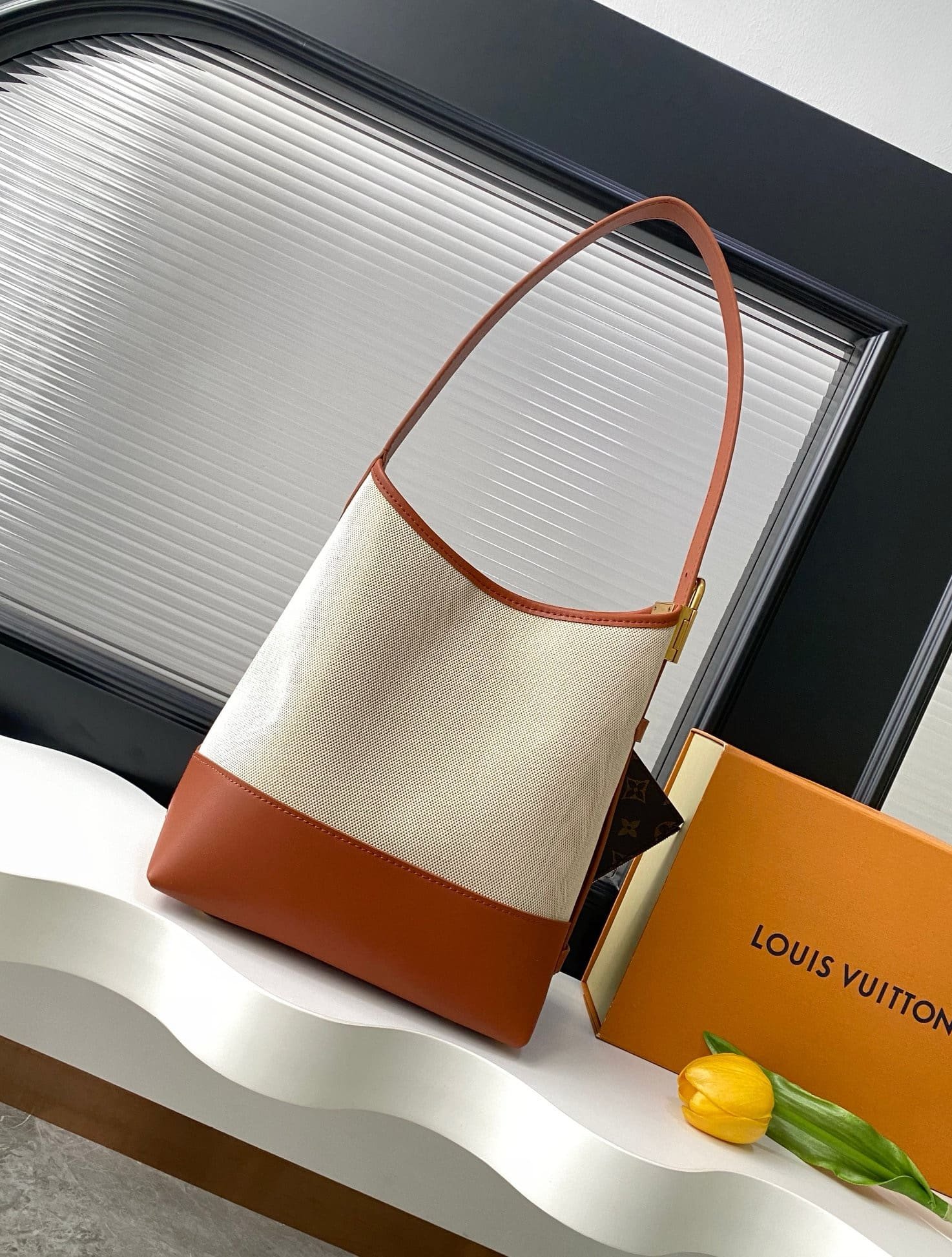L0vis Vvtt0n M25468 Low Key PM Hobo Bag