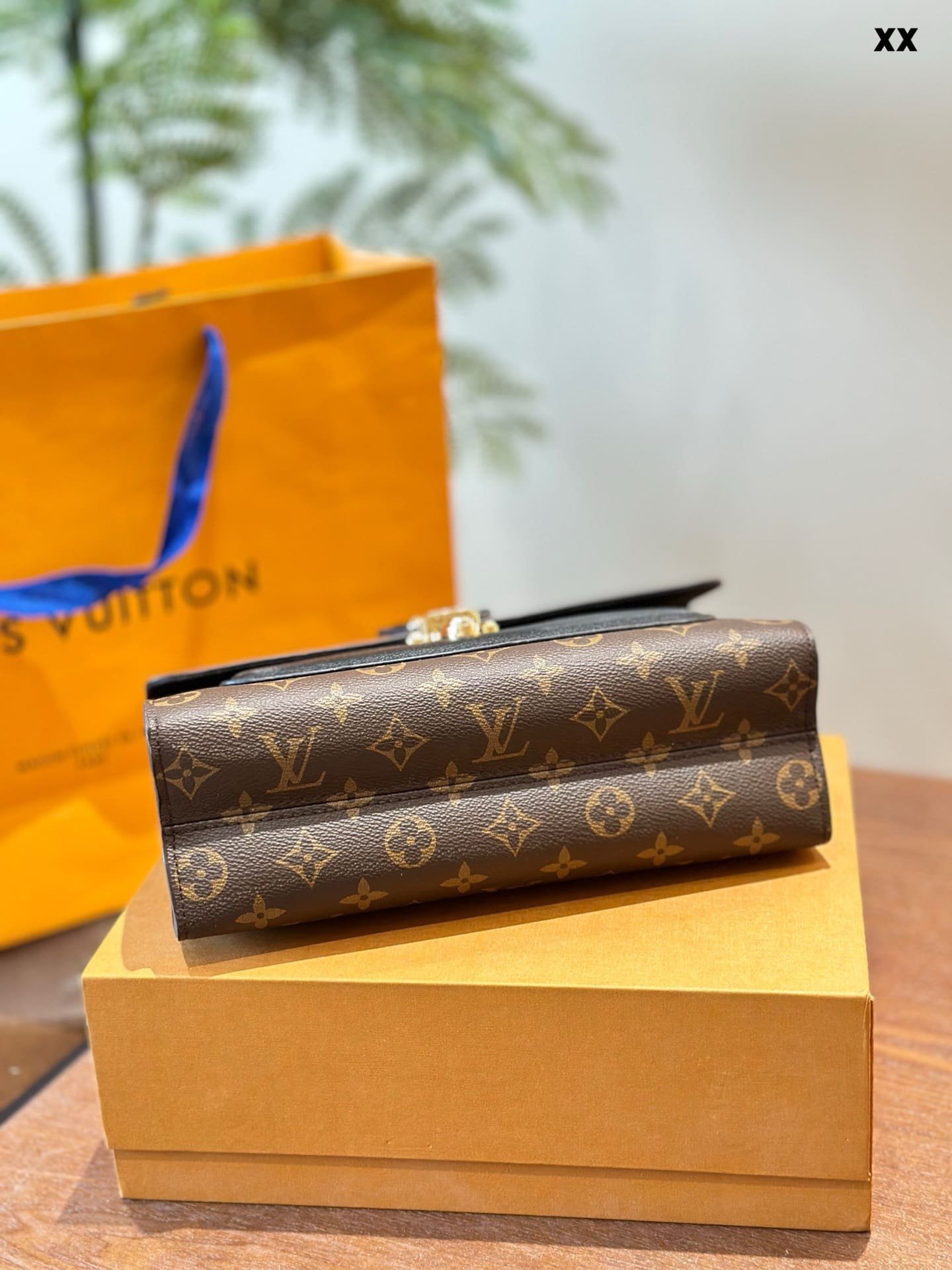 L0vis Vvtt0n Victoire Handbag Monogram Canvas and Leather