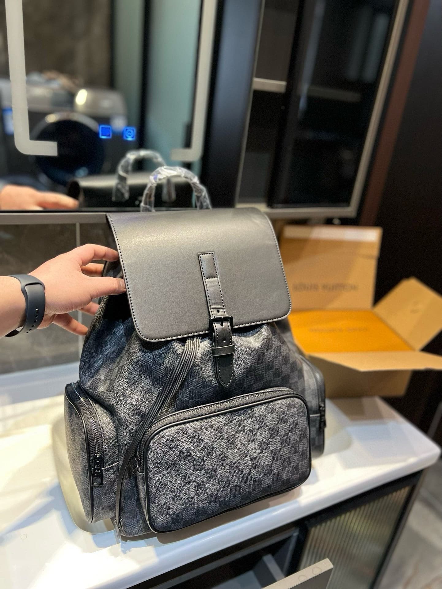 L0vis Vvtt0n Backpack