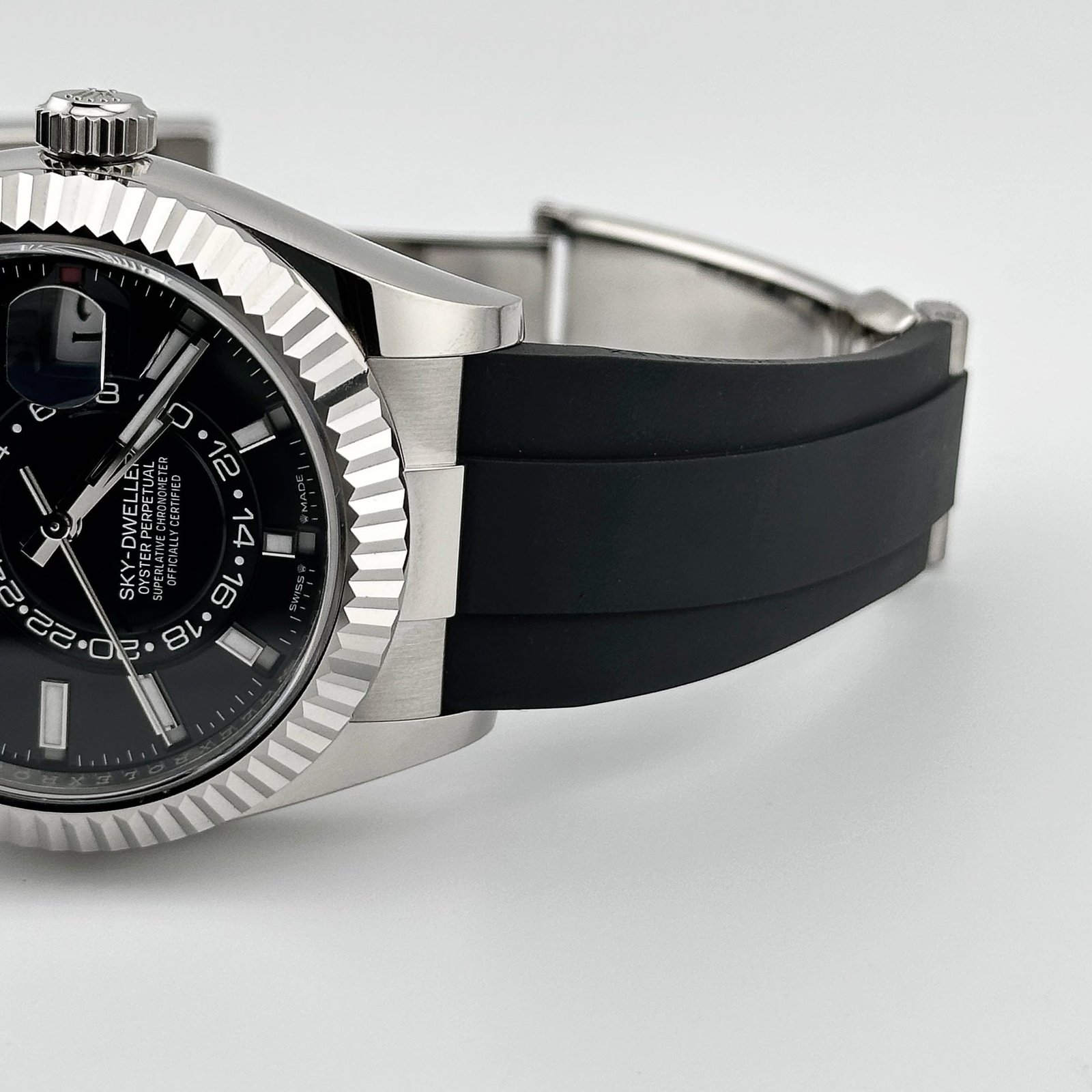 R01ex Sky-Dweller 336239 White Gold Black Dial Oysterflex (2025)
