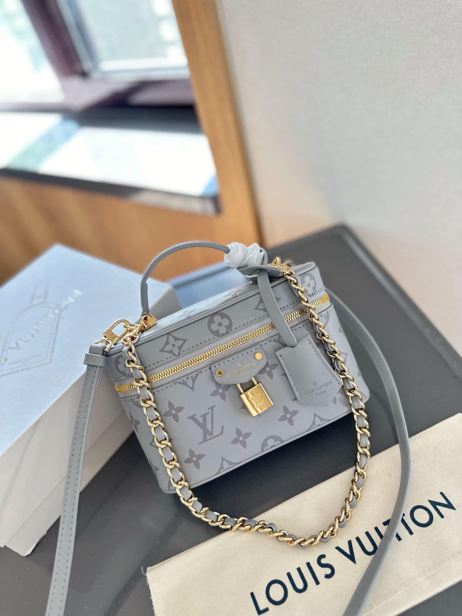 L0vis Vvtt0n M12427 Vanity Chain Pouch