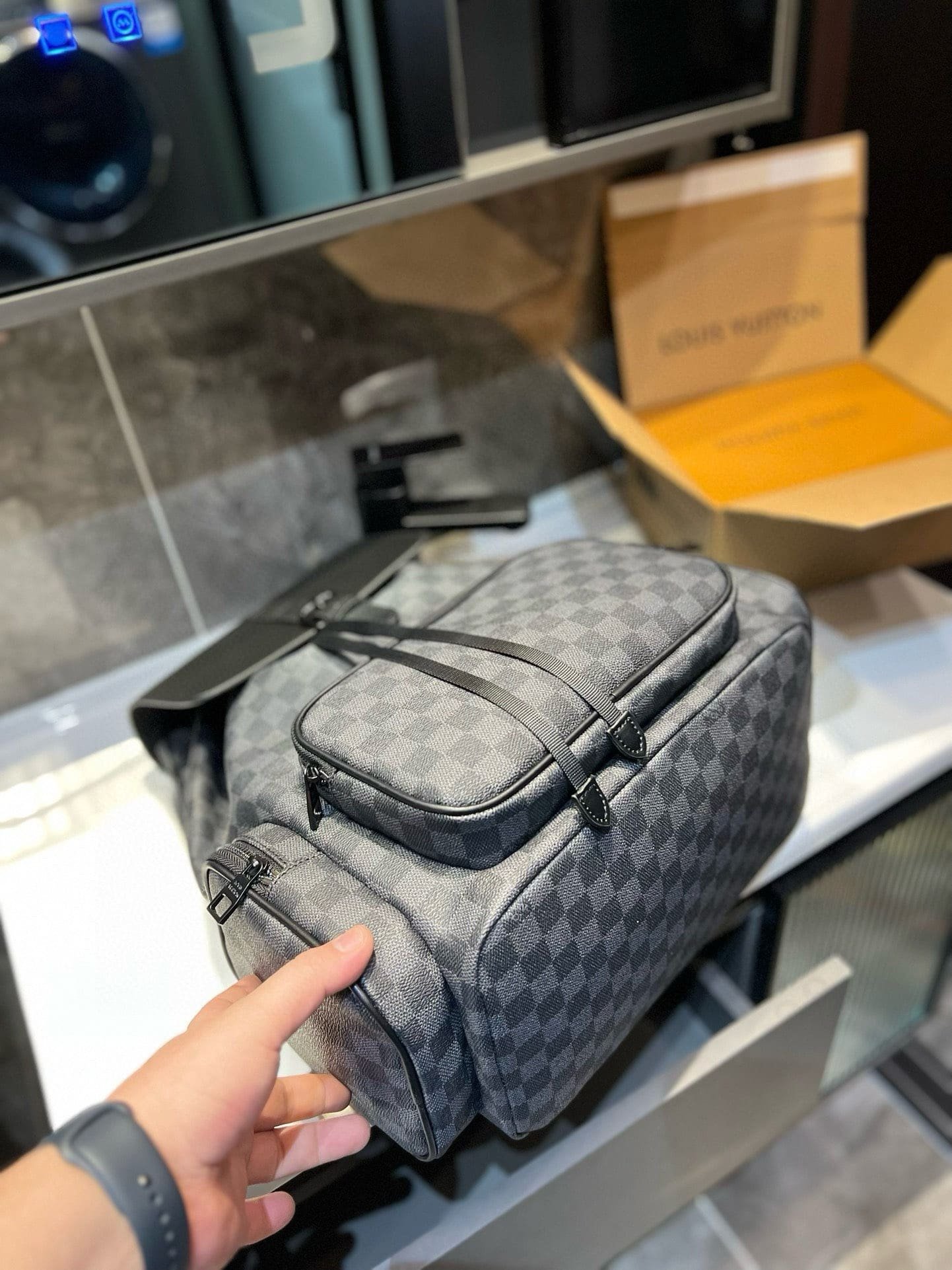 L0vis Vvtt0n Backpack