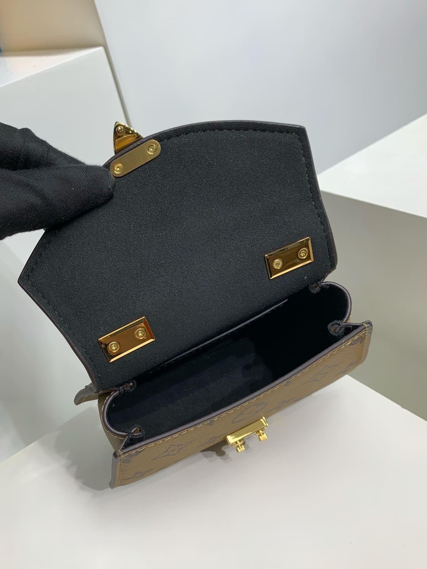 L0vis Vvtt0n M83473 PICO TILSITT BAG