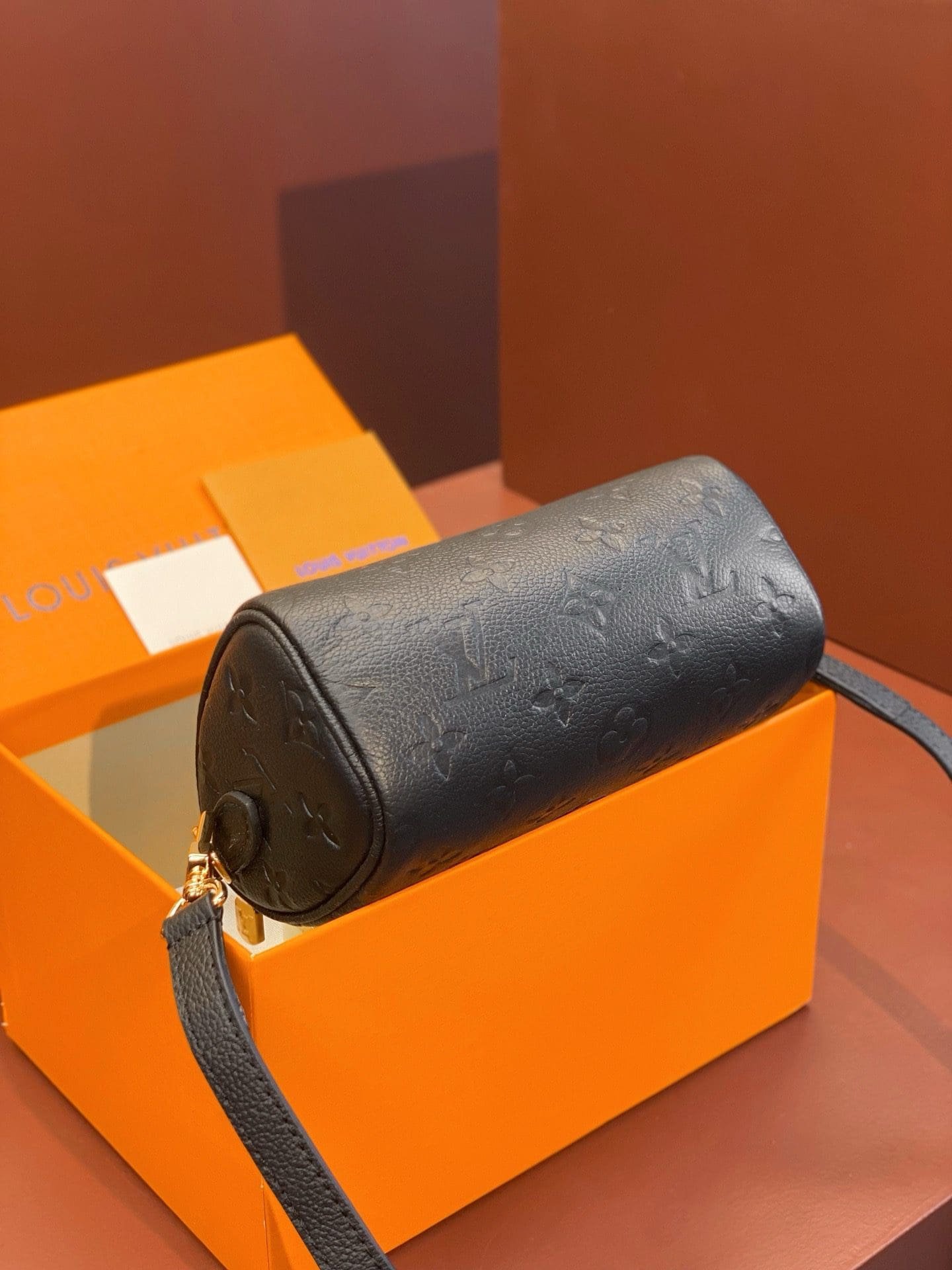 L0vis Vvtt0n M82450 NANO SPEEDY BAG