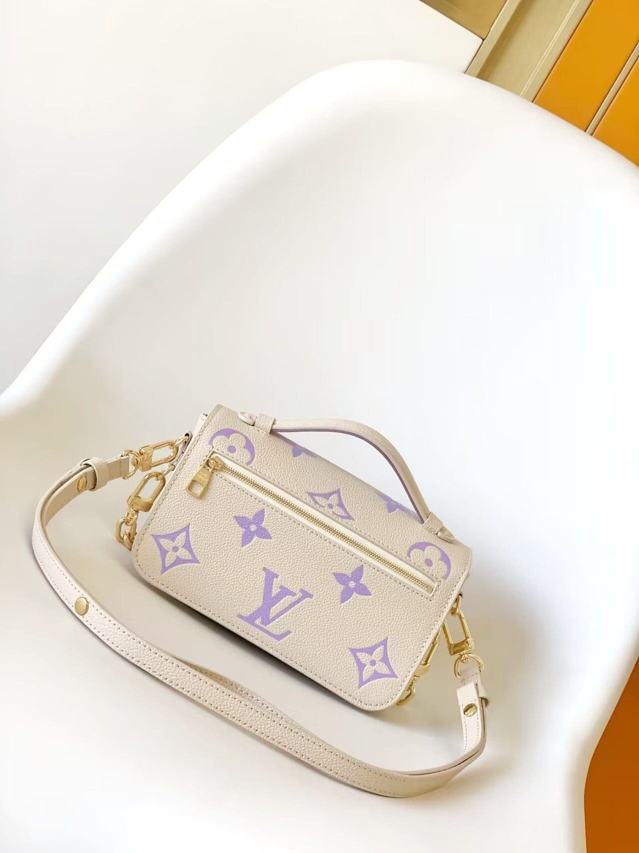 L0vis Vvtt0n M23940 Pochette Métis East West