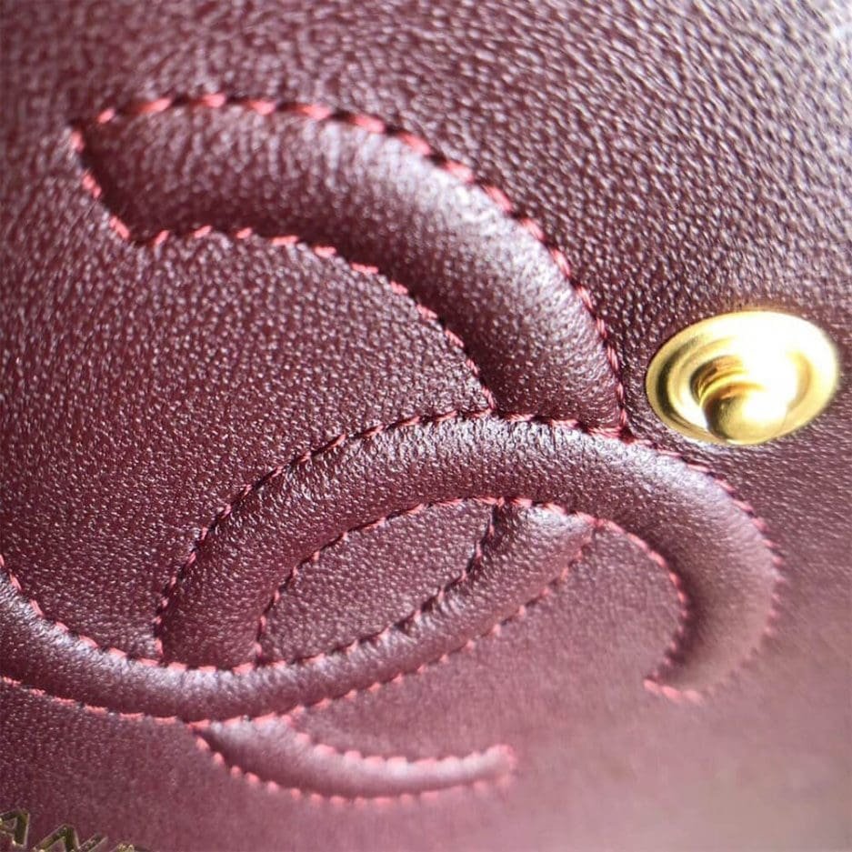 Ch**el SMALL CLASSIC HANDBAG LAMBSKIN & GOLD METAL