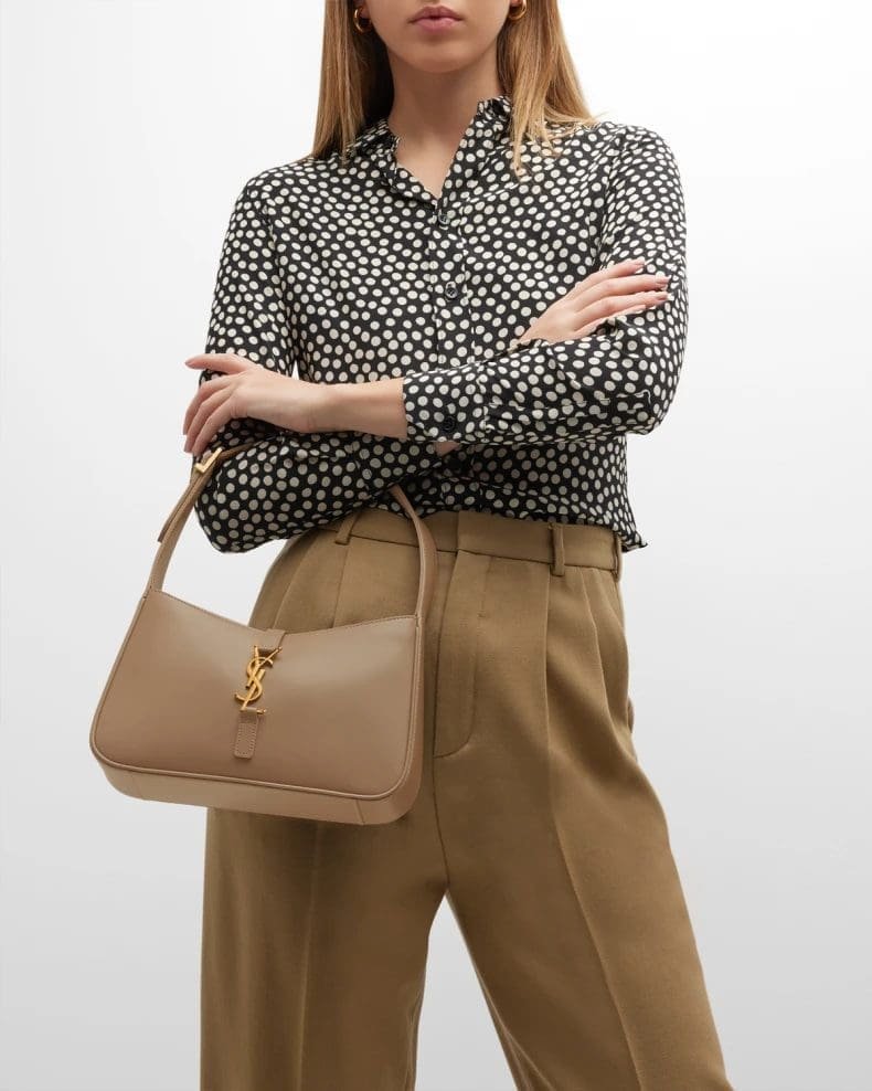 Sa1nt Lau*nt Le 5 A 7 Y51 Shoulder Bag in Smooth Leather