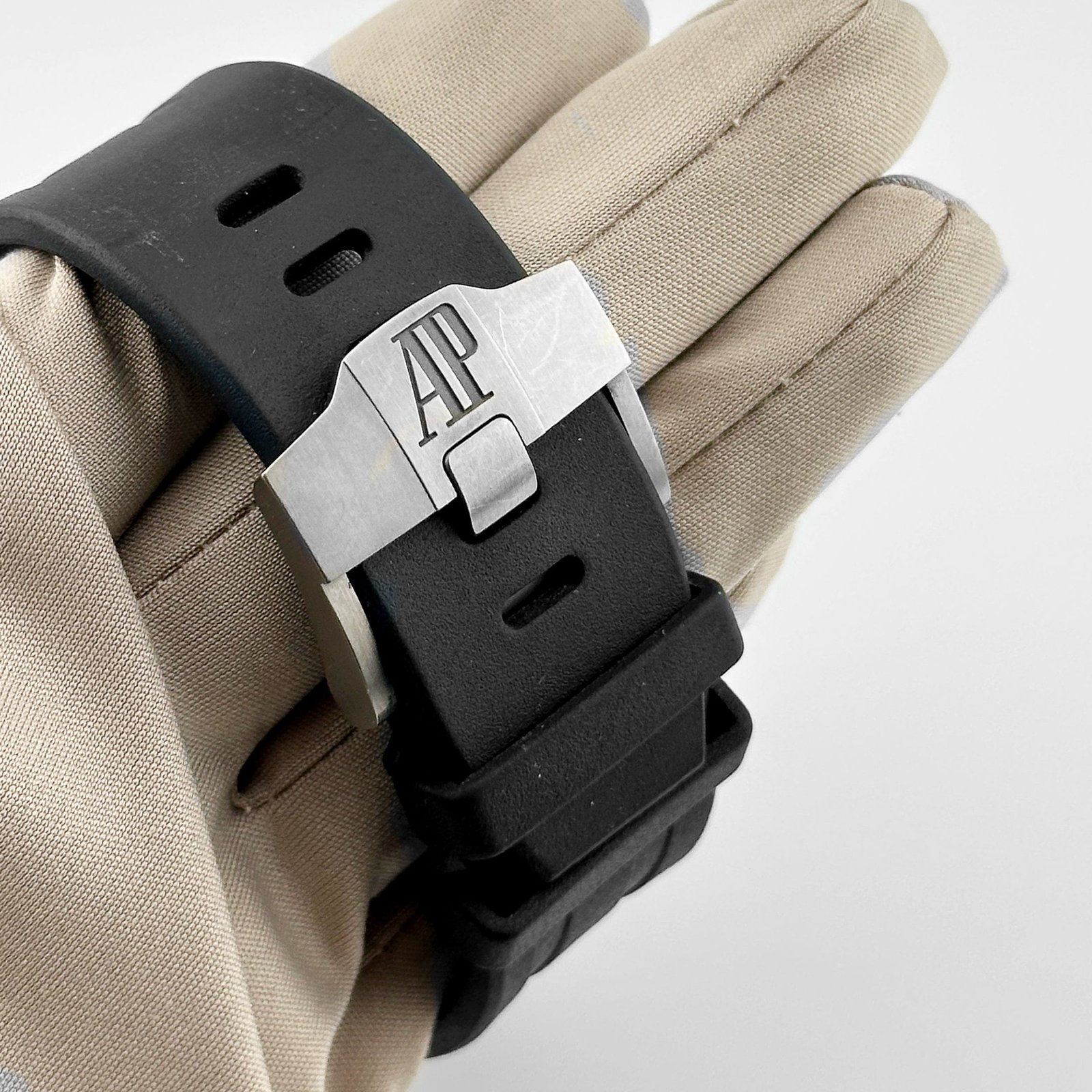 Audemars P1g*et Royal Oak Offshore 26400AU.OO.A002CA.01 Chronograph Black Carbon