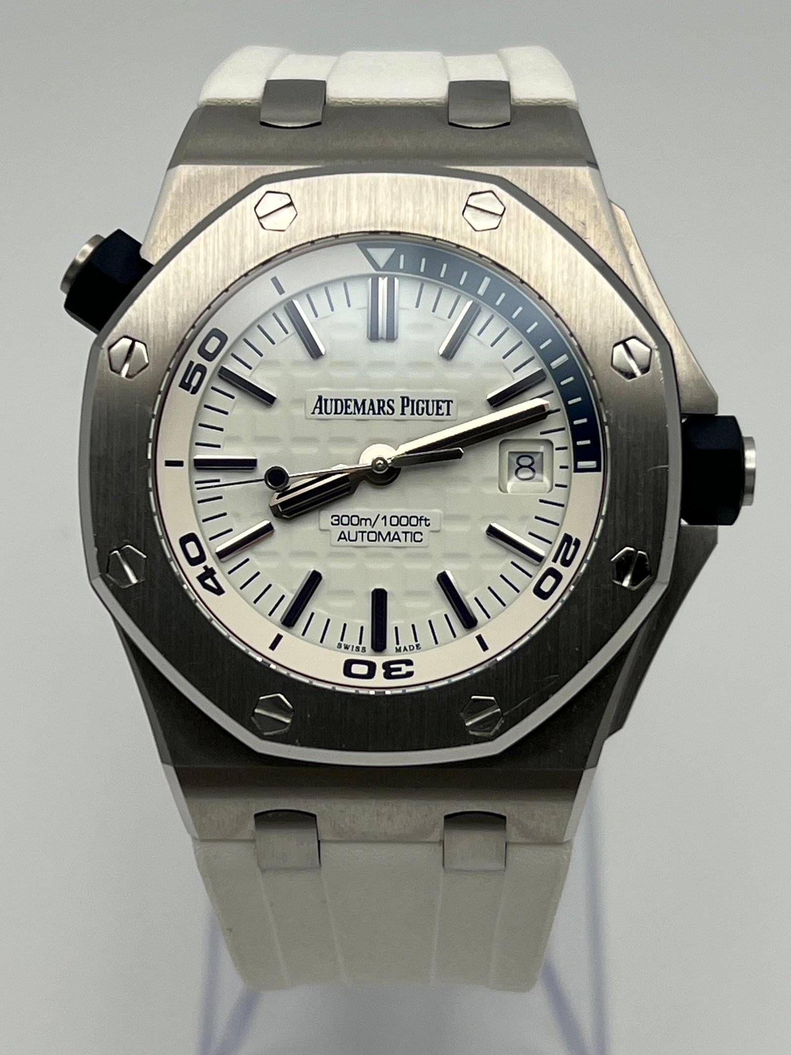 Audemars P1g*et Royal Oak Offshore 15710ST.OO.A010CA.01 Diver Stainless Steel White Dial