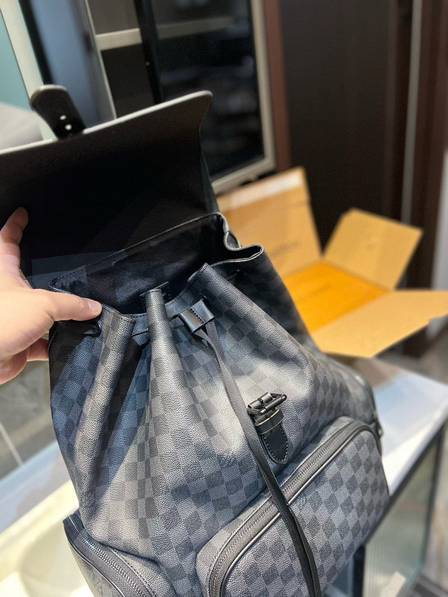 L0vis Vvtt0n Backpack
