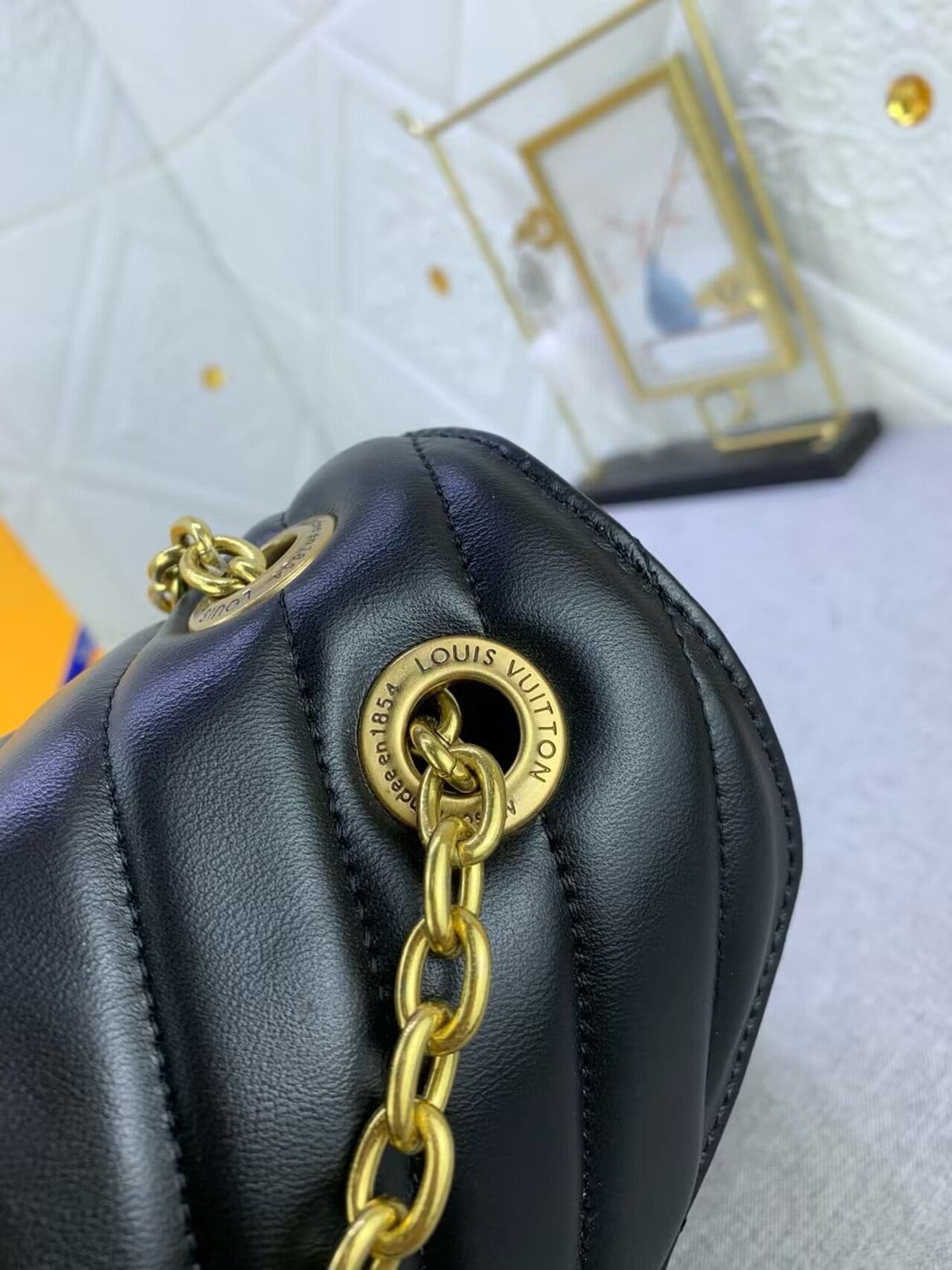 L0vis Vvtt0n M21615 New Wave Chain Bag GM Black