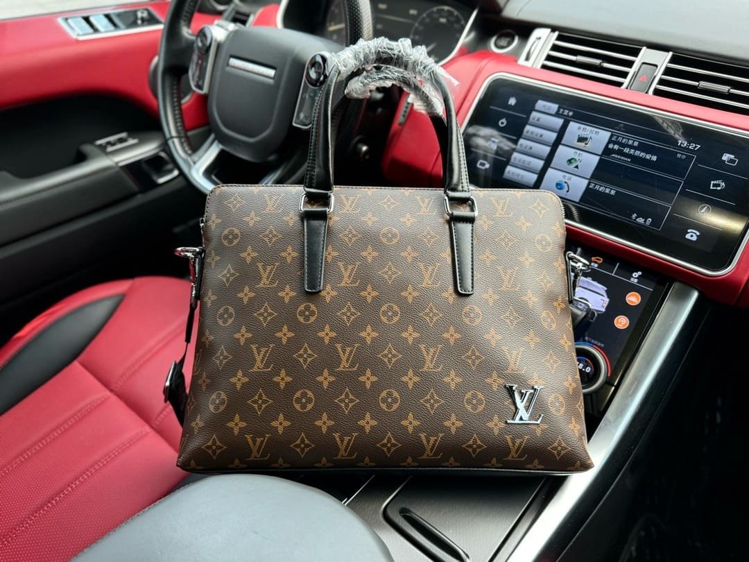 L0vis Vvtt0n briefcase