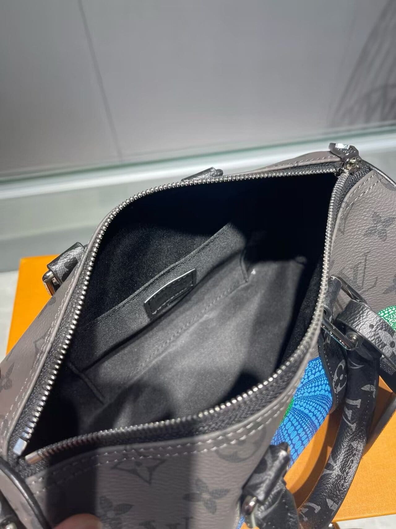 L0vis Vvtt0n Kusama Reverse Monogram Eclipse Keepall 25