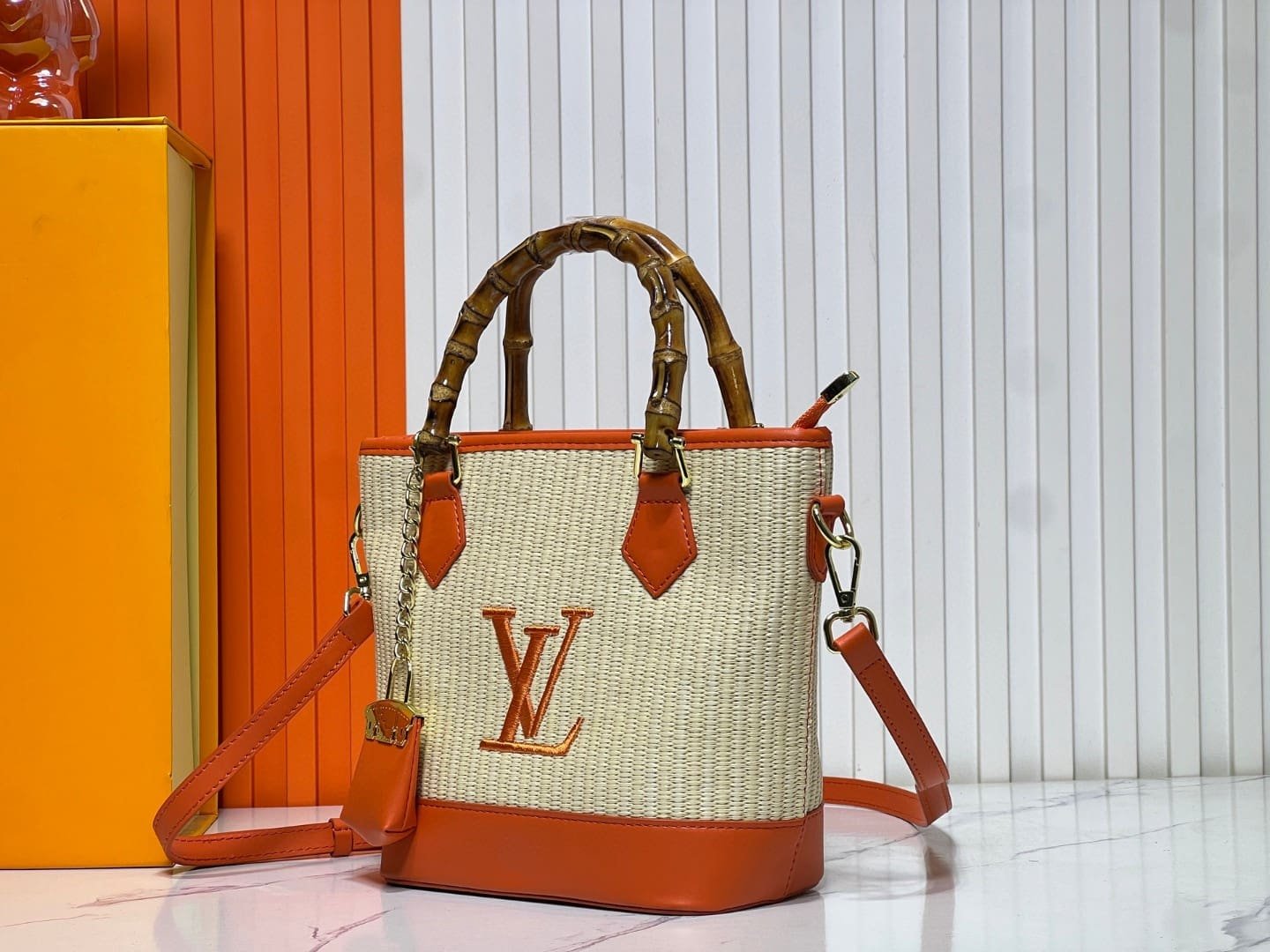 L0vis Vvtt0n Raffia Petit Bucket Tote