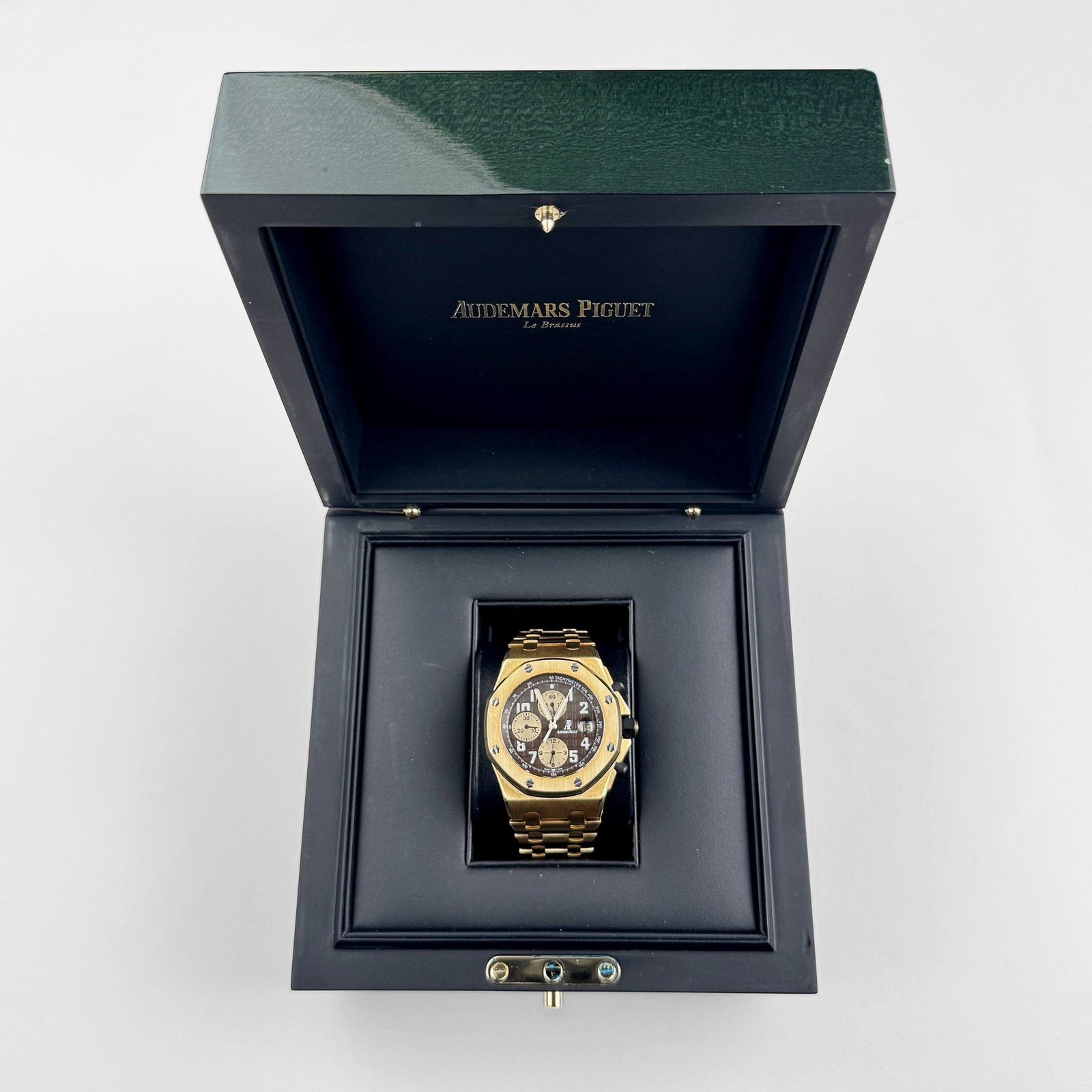 Audemars P1g*et Royal Oak Offshore Chronograph 26007BA.OO.D088CR.01 ‘Arnold Schwarzenegger’ Yellow Gold Brown Dial Limited Edition (2004)