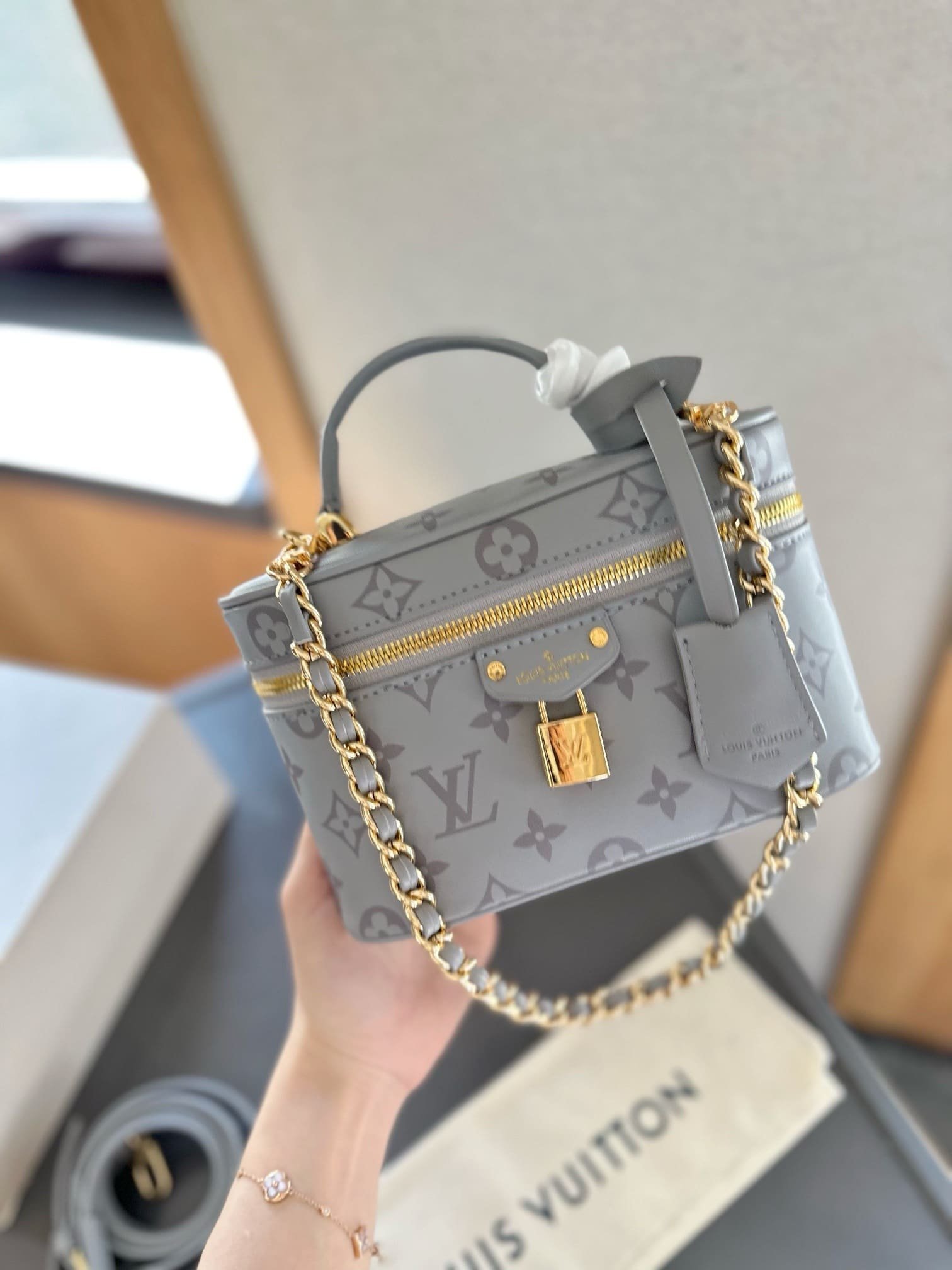 L0vis Vvtt0n M12427 Vanity Chain Pouch