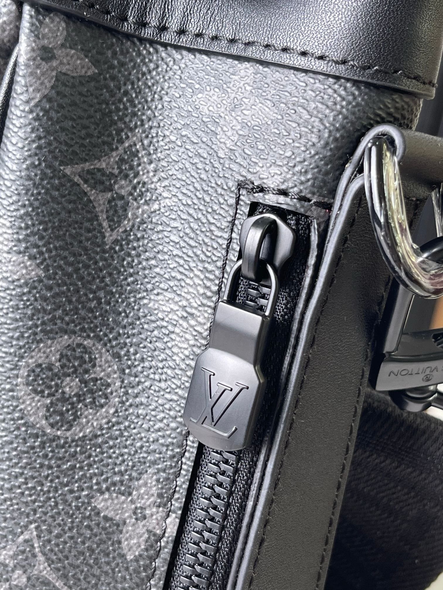 L0vis Vvtt0n M46693 Maxi Noé Sling Bag