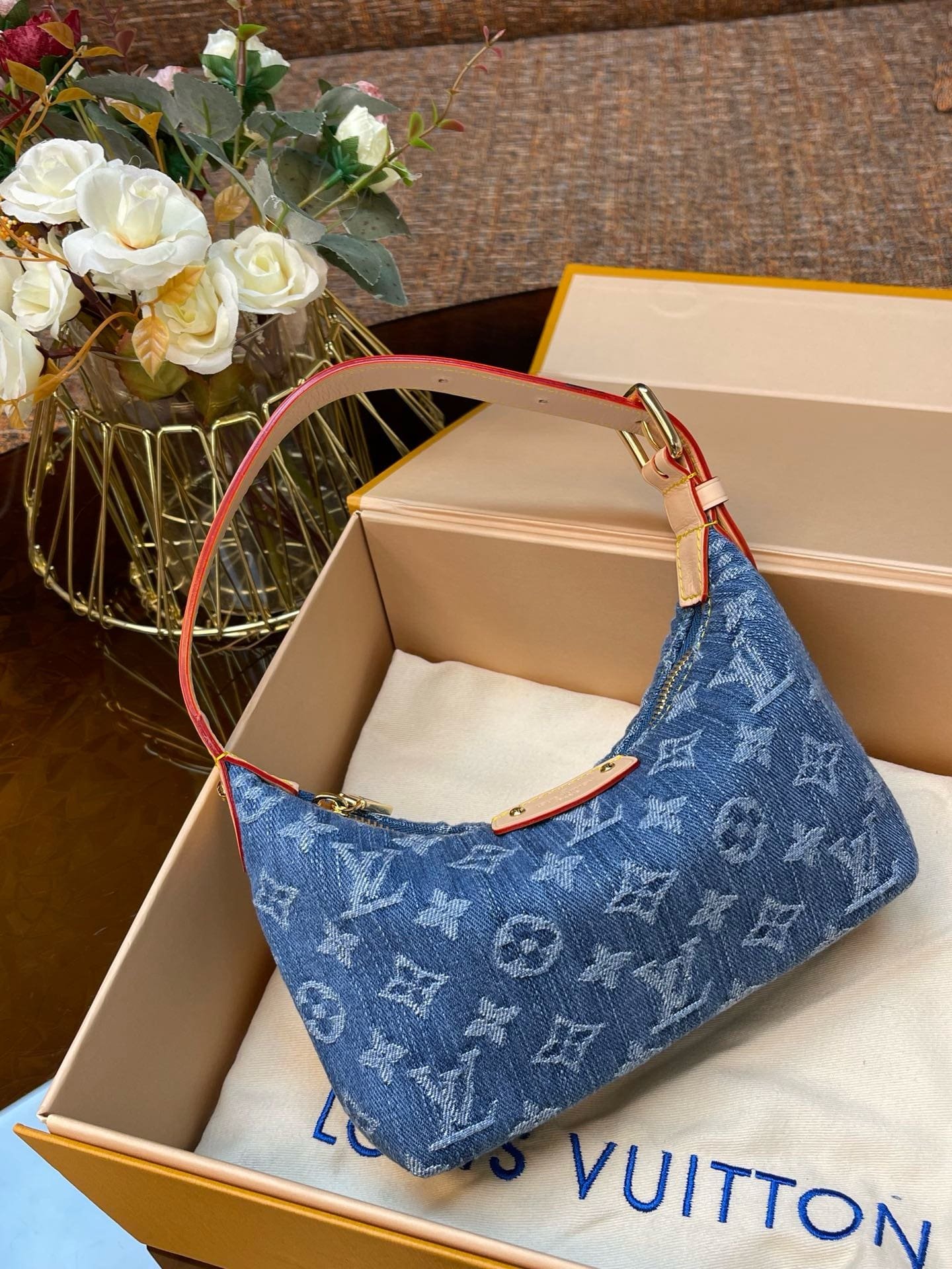 L0vis Vvtt0n Hills Pochette M82949