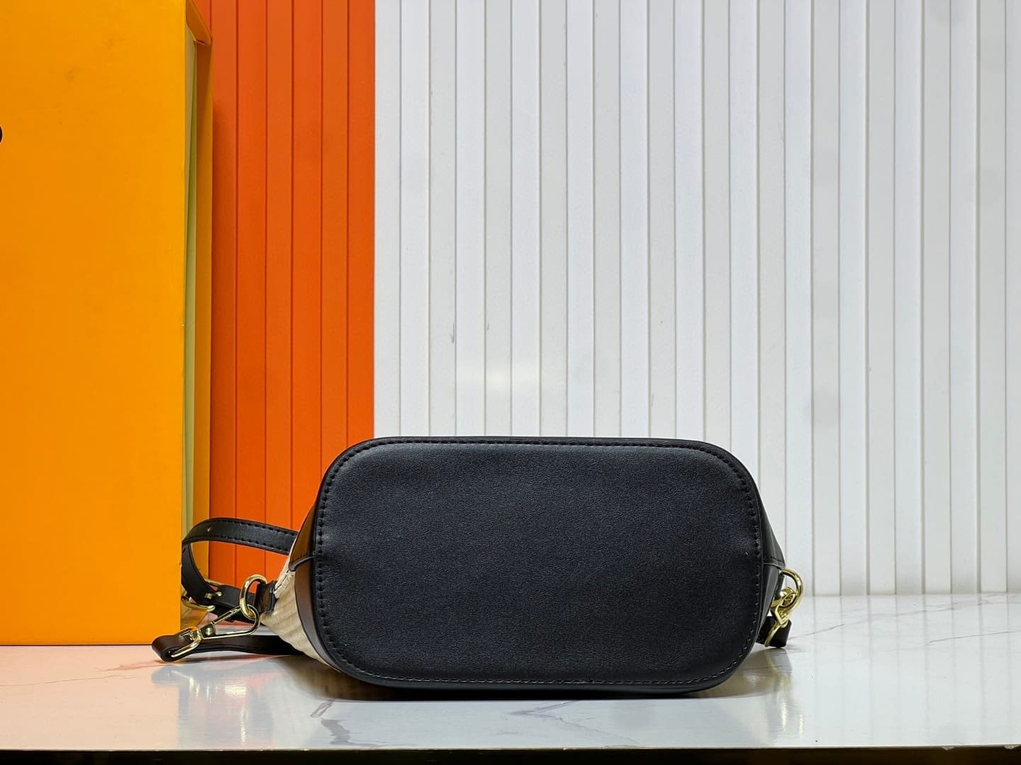 L0vis Vvtt0n Raffia Petit Bucket Tote