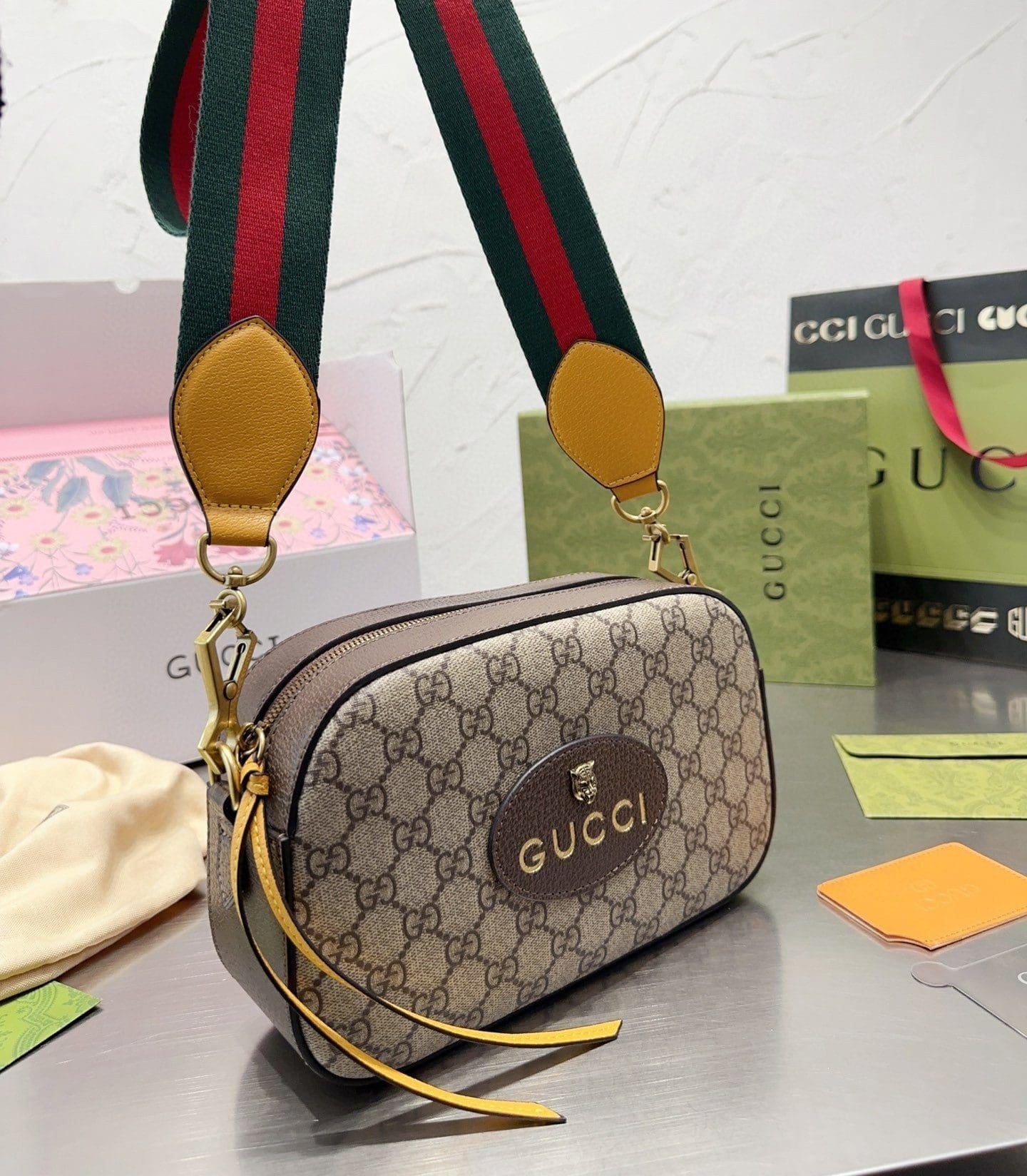 Gvc*1 NEO VINTAGE GG Svp*me MESSENGER BAG