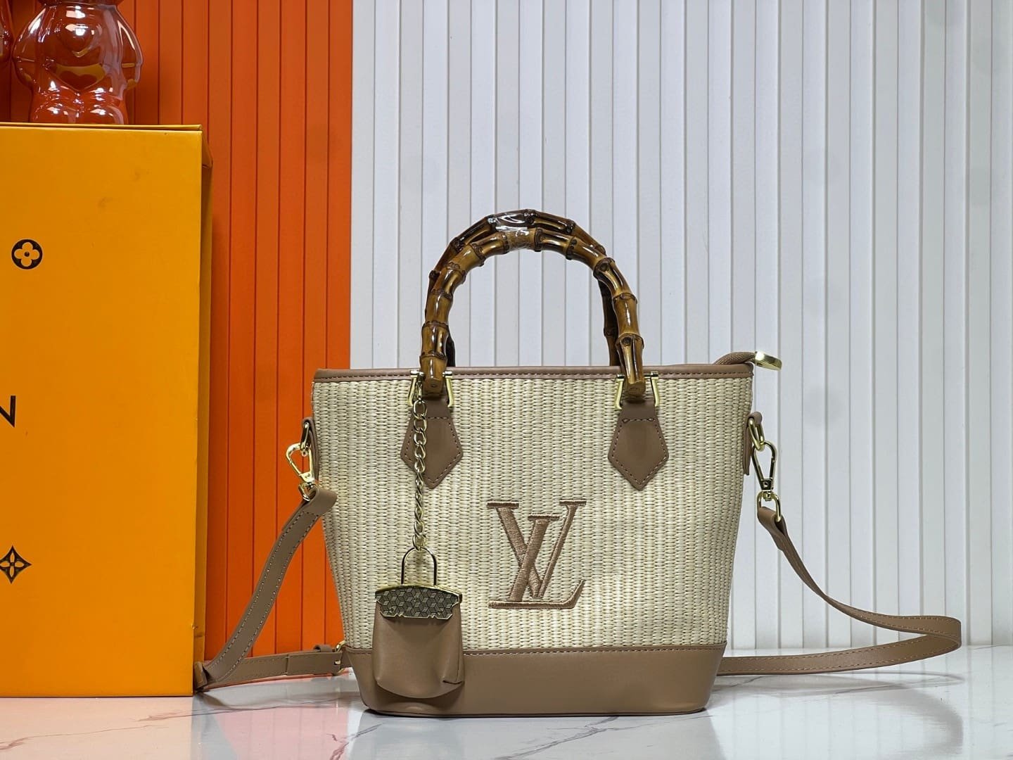 L0vis Vvtt0n Raffia Petit Bucket Tote