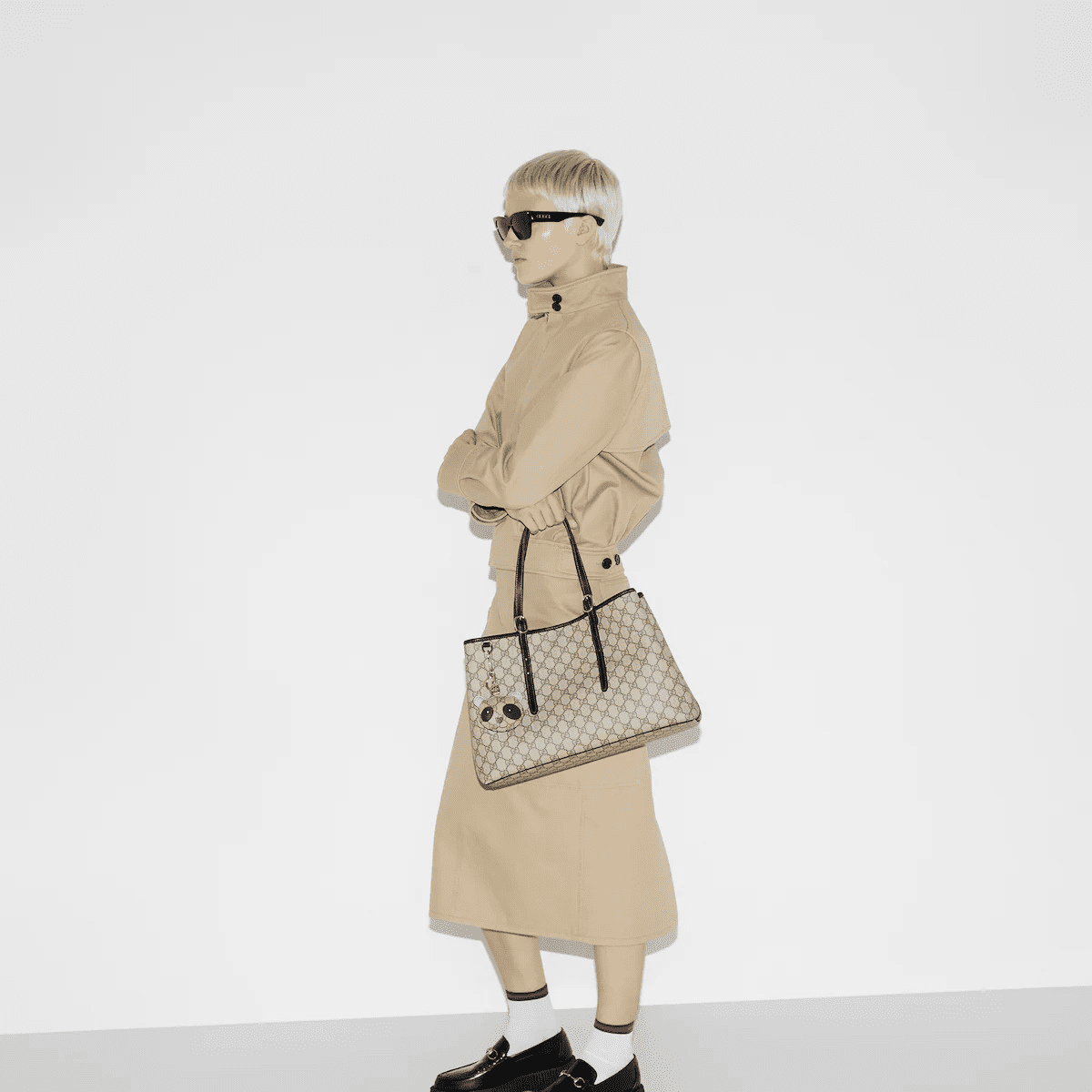 Gvc*1 EMBLEM LARGE TOTE BAG