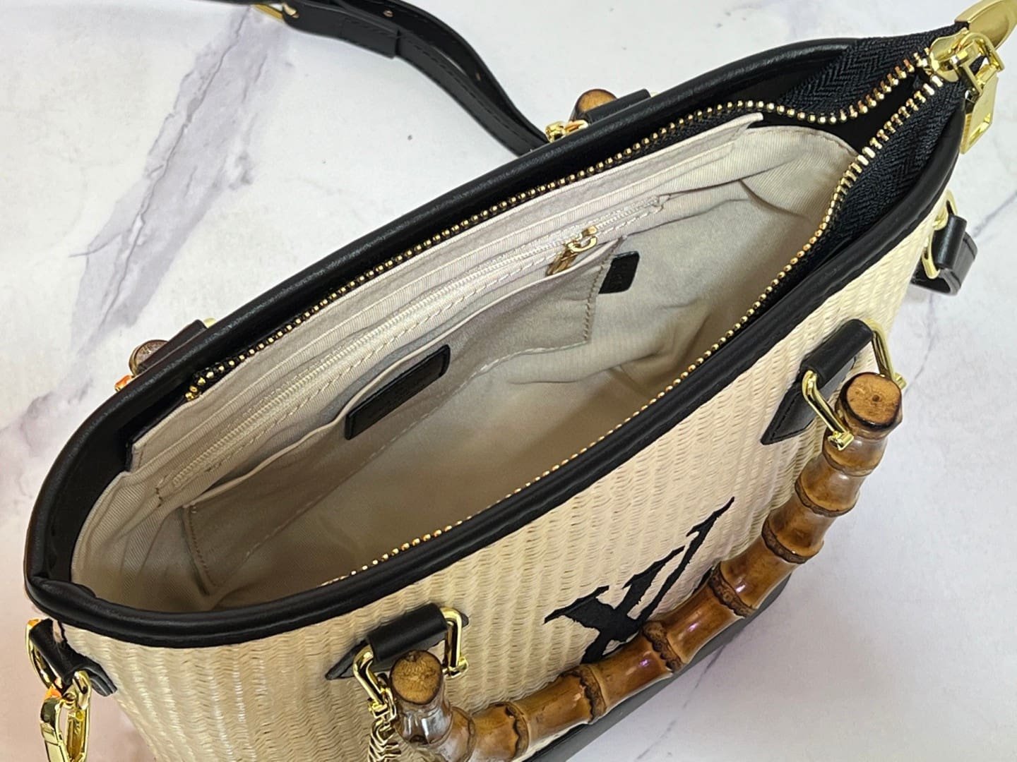 L0vis Vvtt0n Raffia Petit Bucket Tote