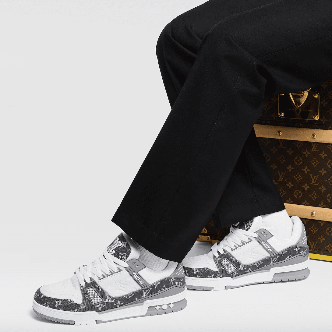 L0vis Vvtt0n 1ADF5A LV Trainer Sneaker