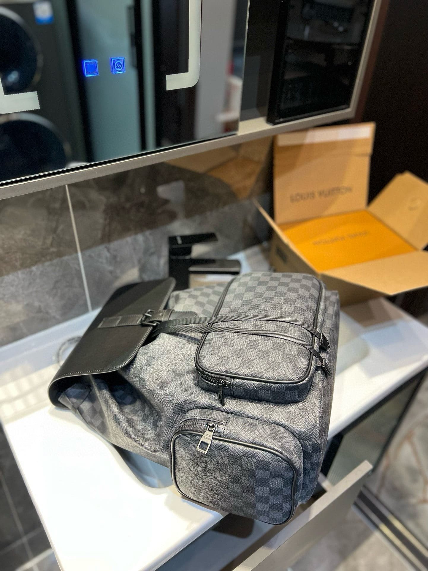 L0vis Vvtt0n Backpack
