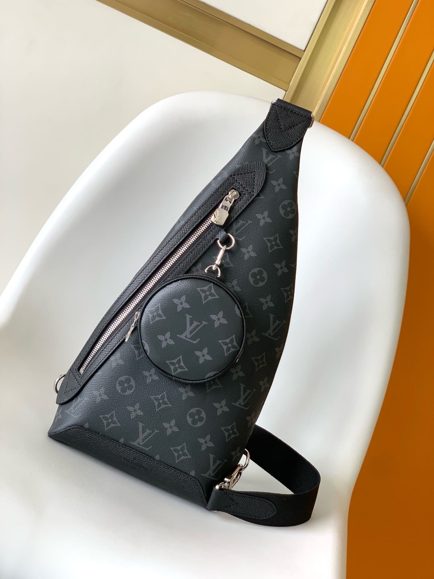 L0vis Vvtt0n M30936 Duo Slingbag