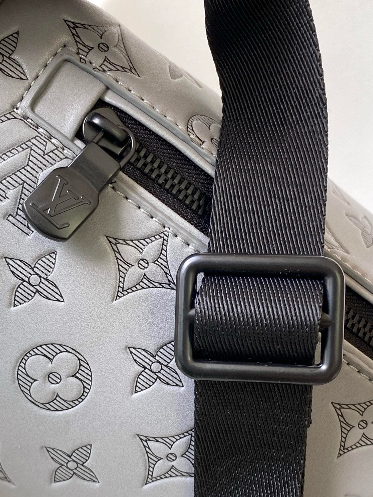 L0vis Vvtt0n M46108 Discovery Bumbag