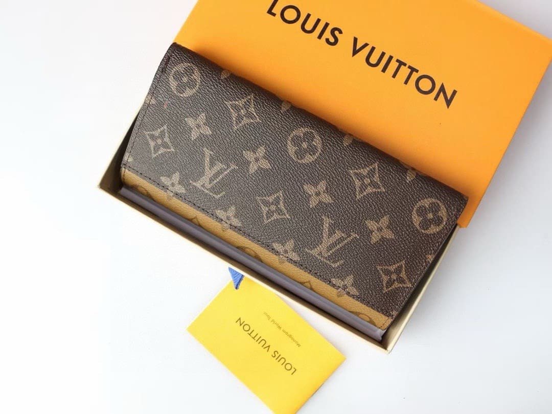 L0vis Vvtt0n M82157 Emilie Wallet