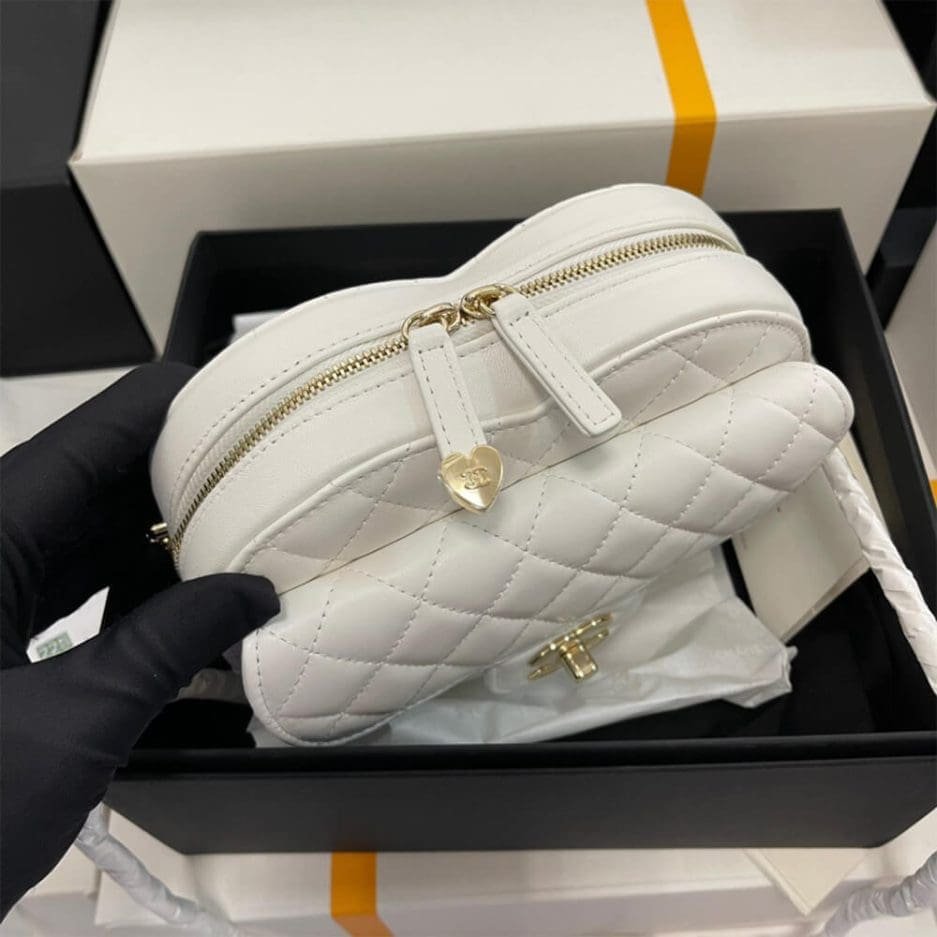 Ch**el 22s Heart Bag AS3191