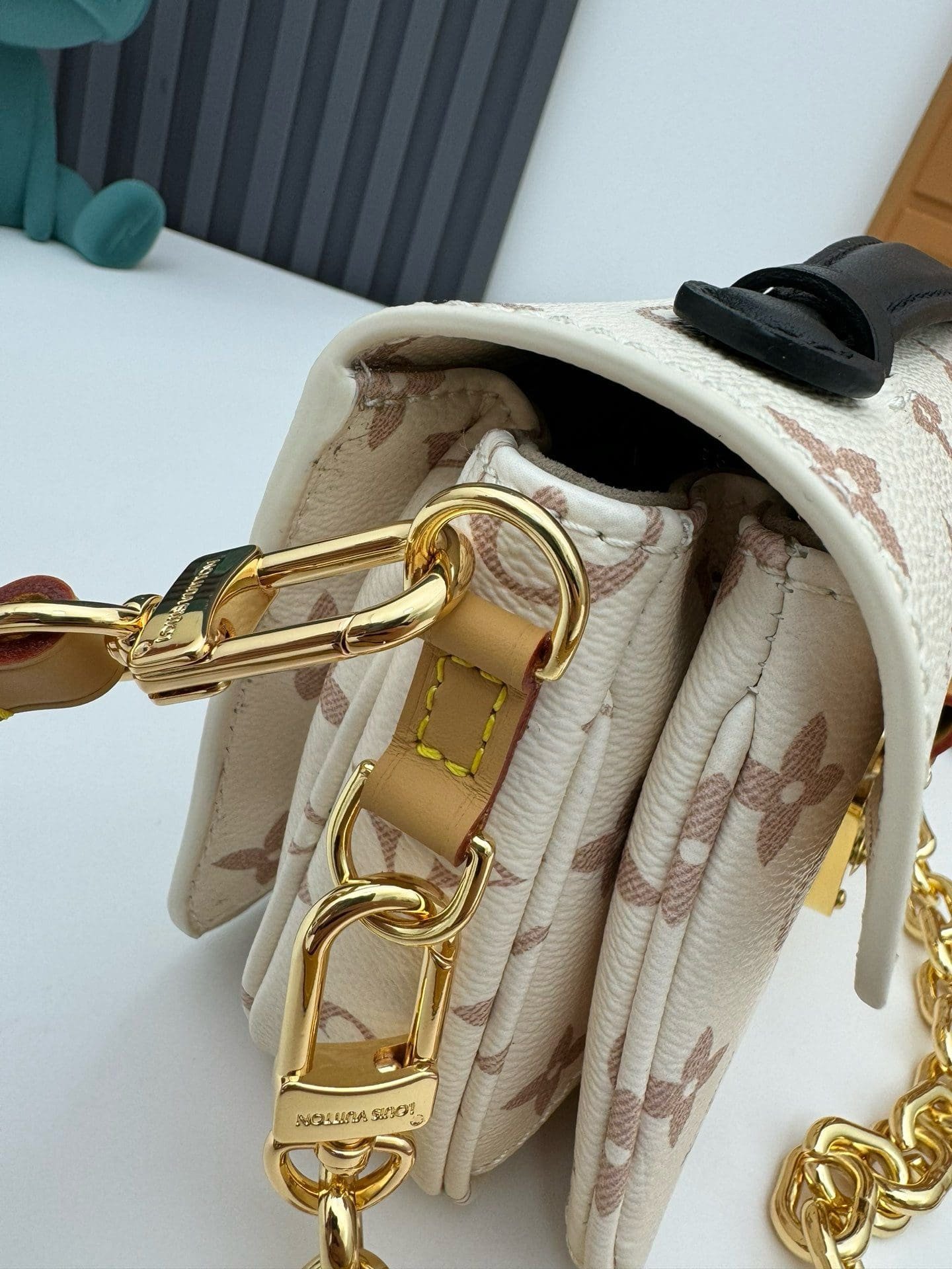 L0vis Vvtt0n M46914 Pochette Métis East West