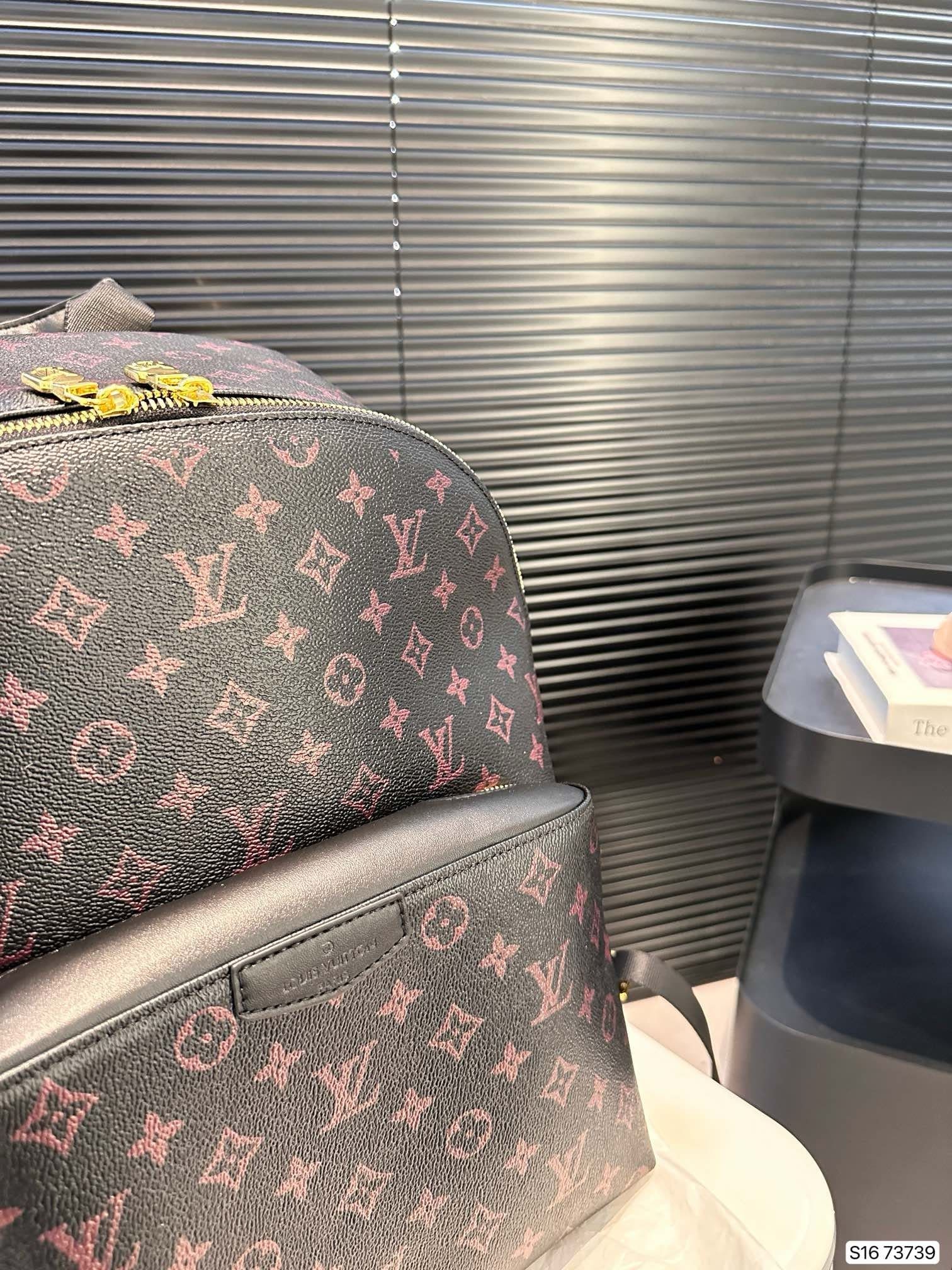 L0vis Vvtt0n Backpack