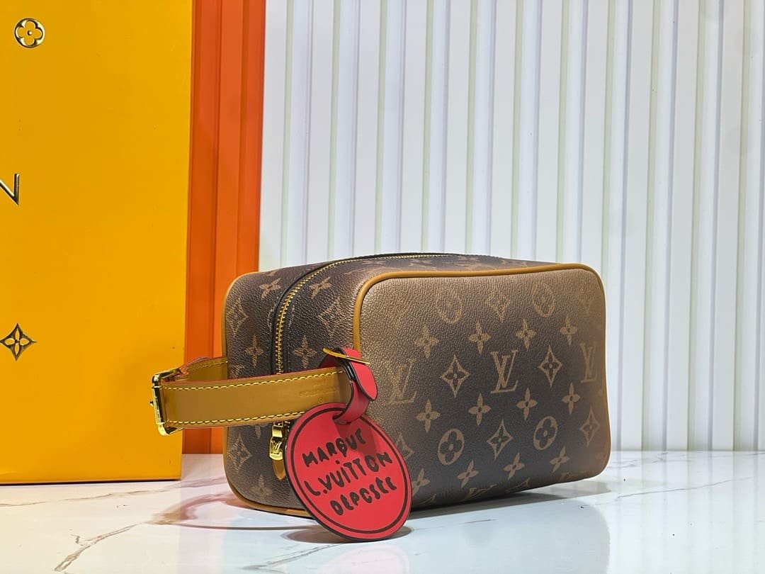 L0vis Vvtt0n M11765 Locker Dopp Kit