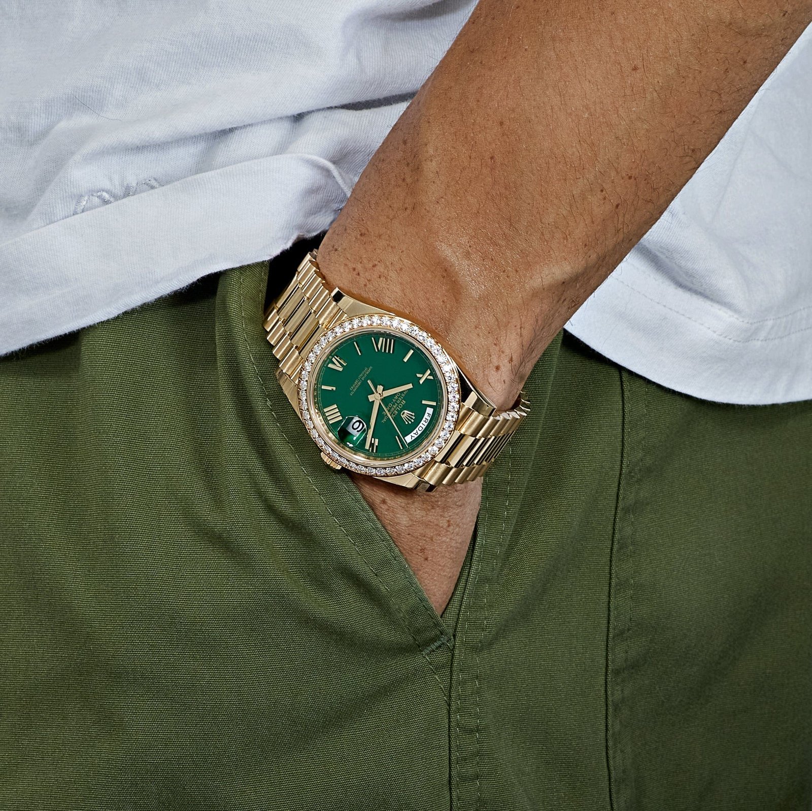 R01ex Day-Date 40 228348RBR Yellow Gold Green Roman Numeral Dial D1am0nd Bezel (2024)
