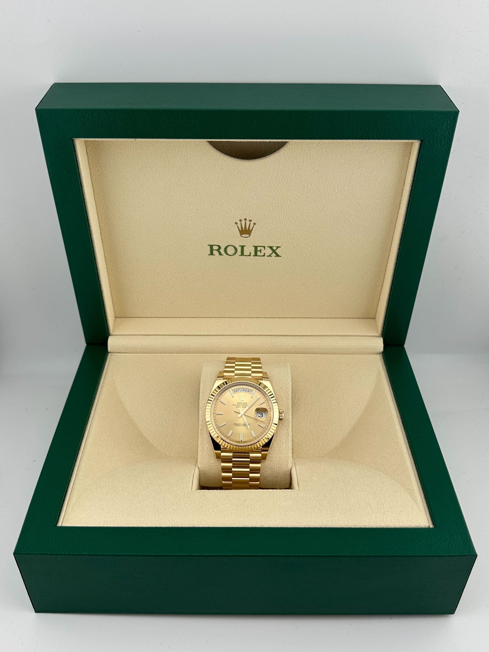 R01ex Day-Date 40 Yellow Gold Champagne Dial 228238